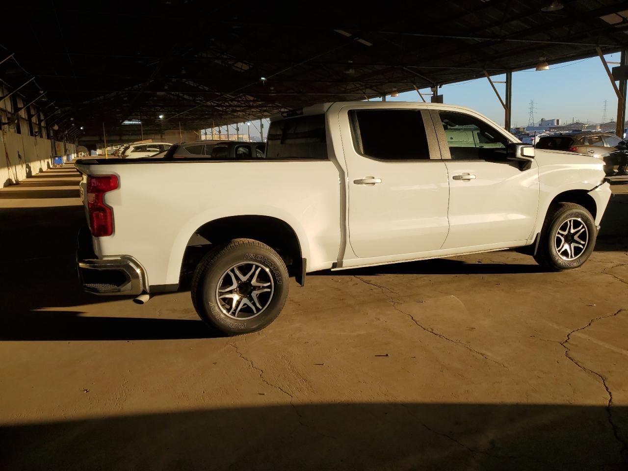 Photo 2 VIN: 3GCPWCED7MG311095 - CHEVROLET SILVERADO 