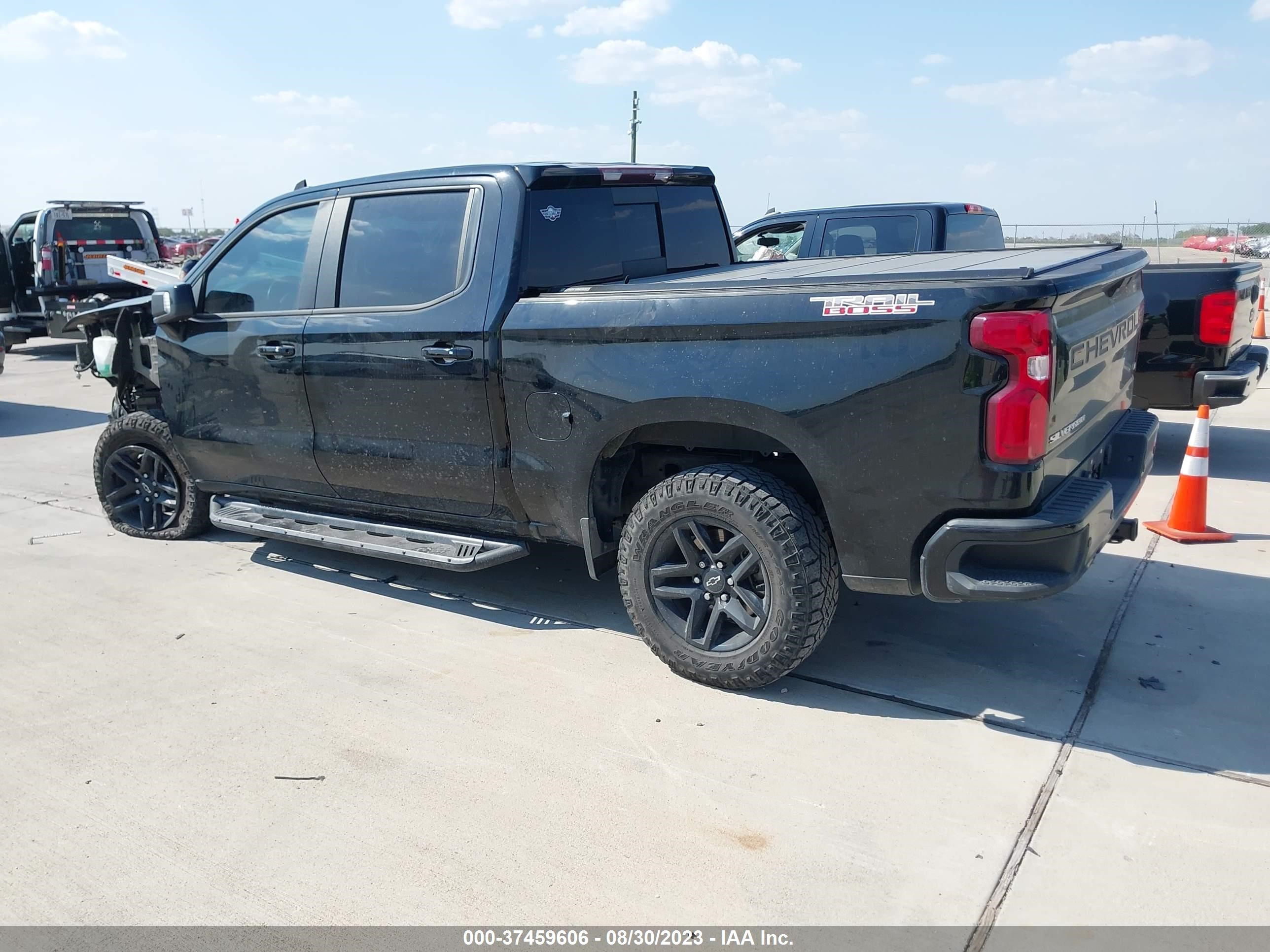 Photo 2 VIN: 3GCPYFED1KG166645 - CHEVROLET SILVERADO 