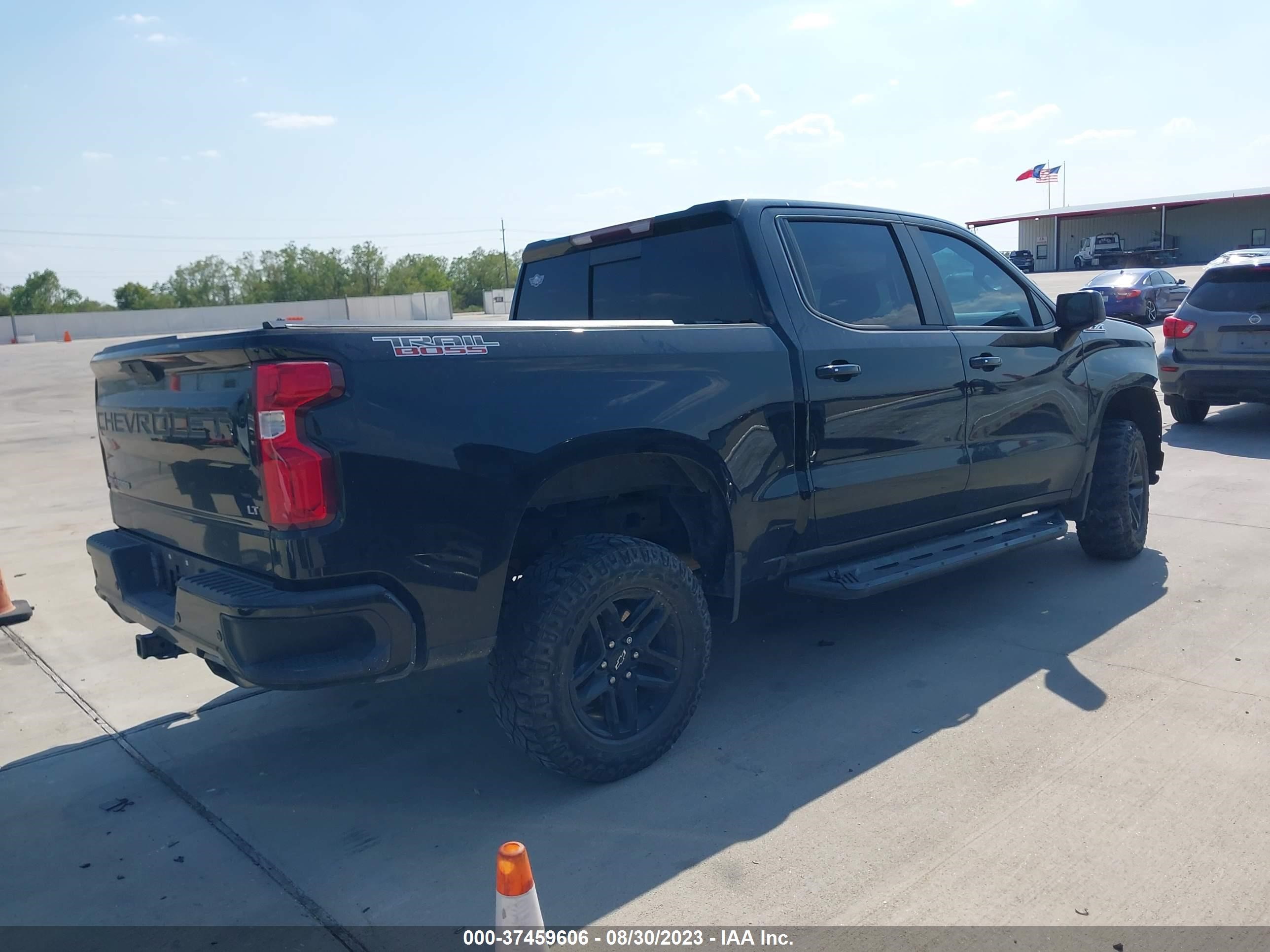 Photo 3 VIN: 3GCPYFED1KG166645 - CHEVROLET SILVERADO 