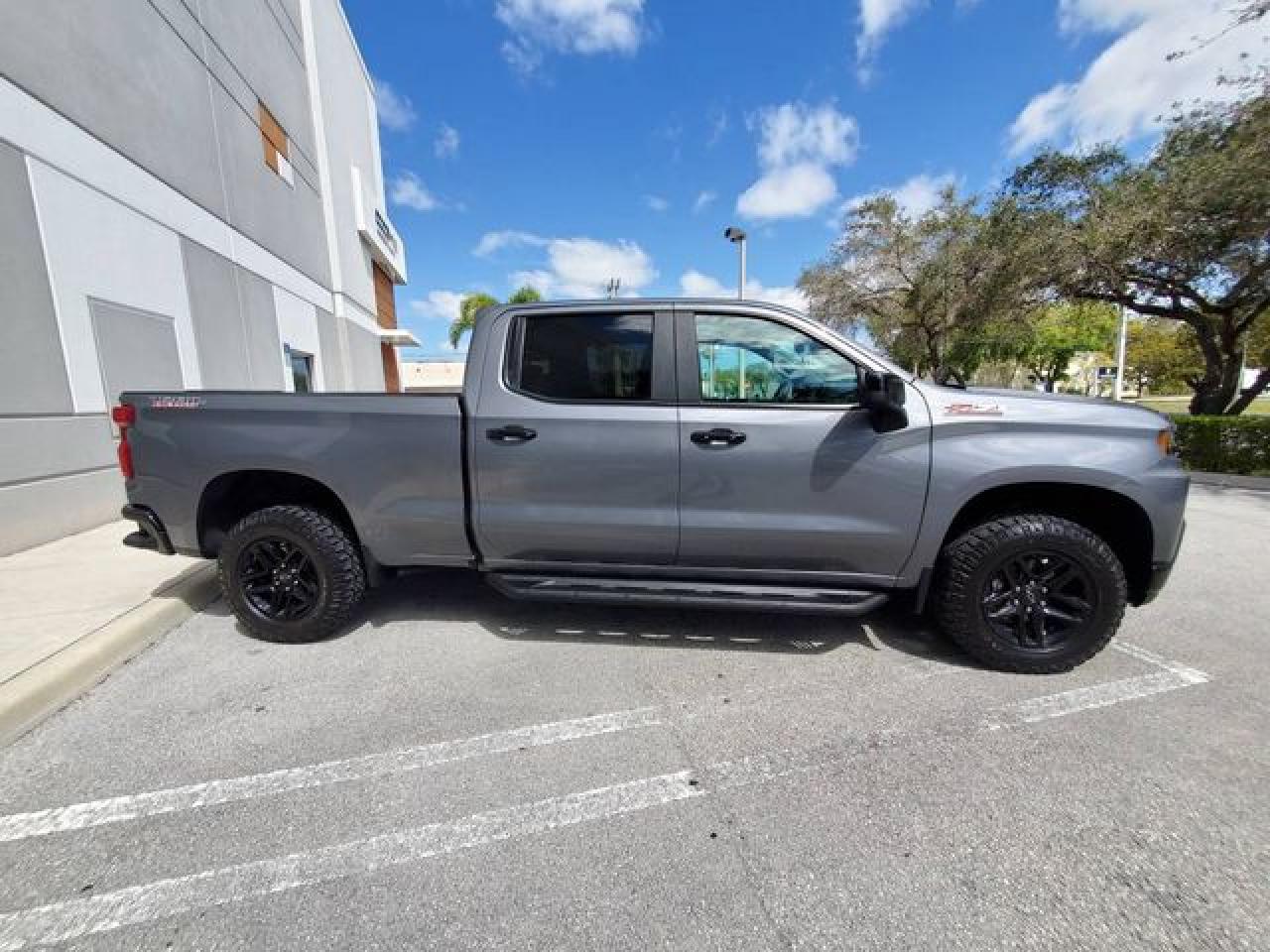 Photo 3 VIN: 3GCPYFED1LG373084 - CHEVROLET SILVERADO 