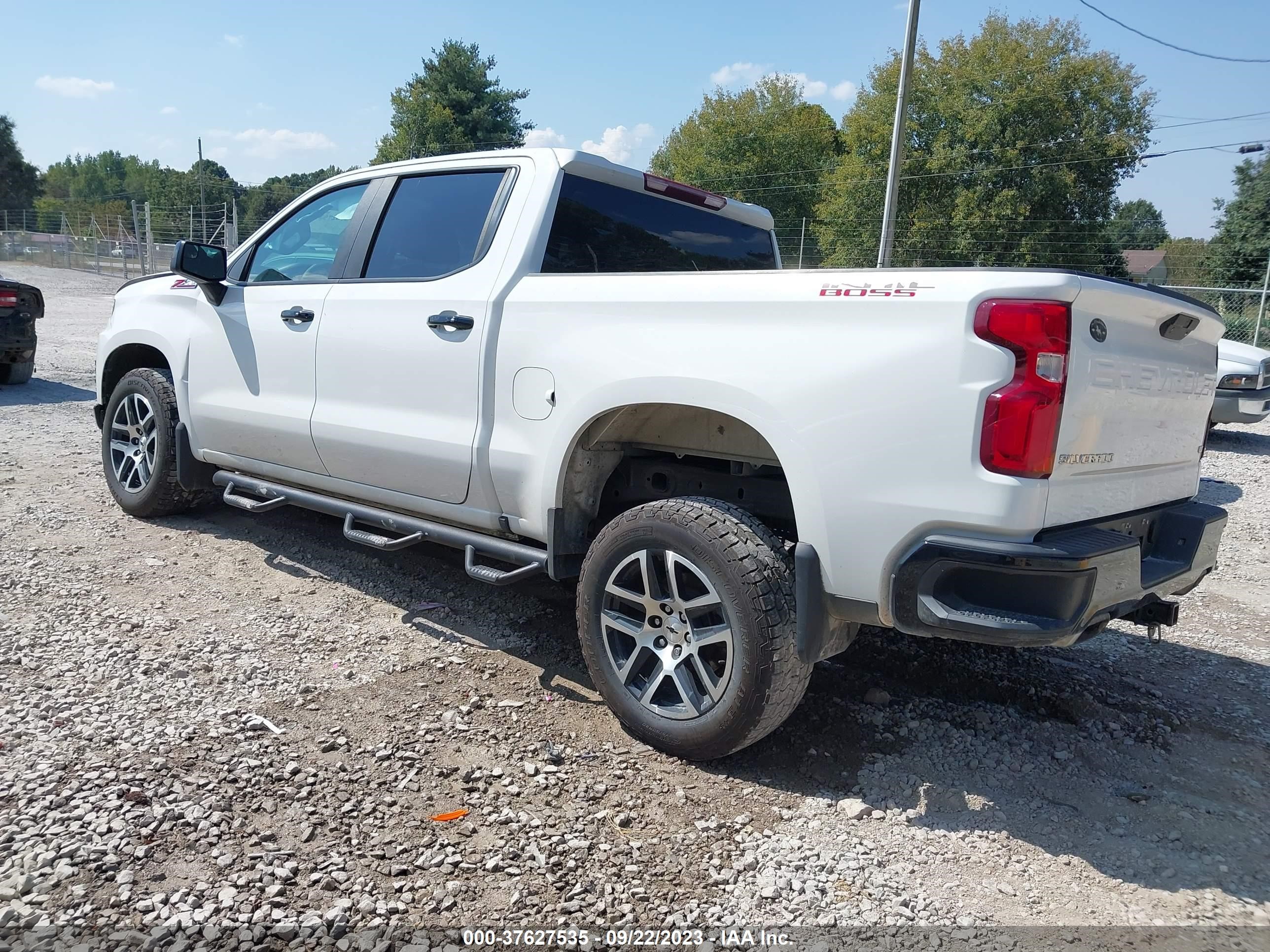 Photo 2 VIN: 3GCPYFED2KG155721 - CHEVROLET SILVERADO 