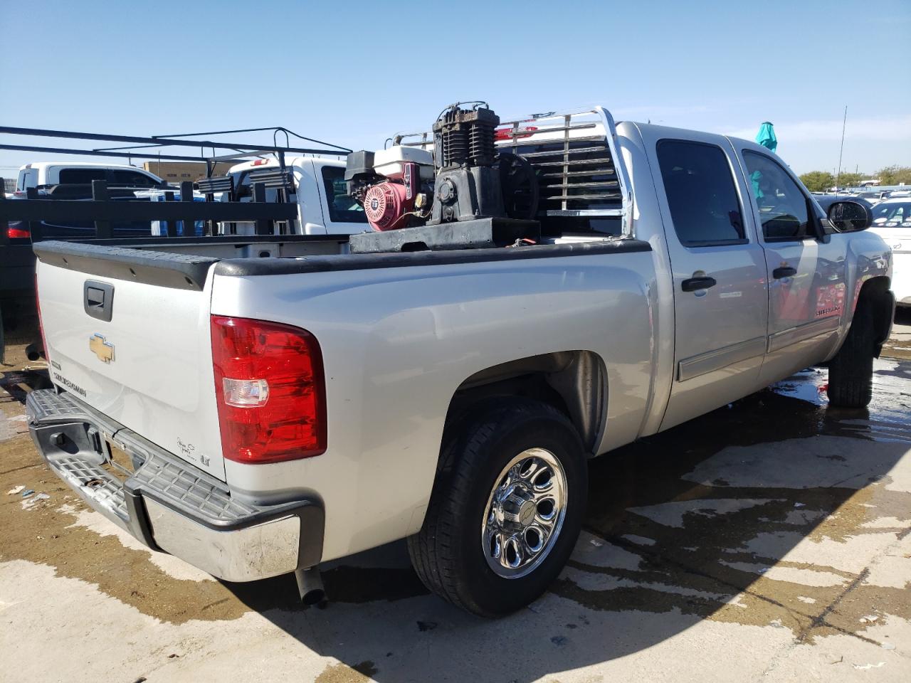 Photo 2 VIN: 3GCRCSEA8AG152696 - CHEVROLET SILVERADO 