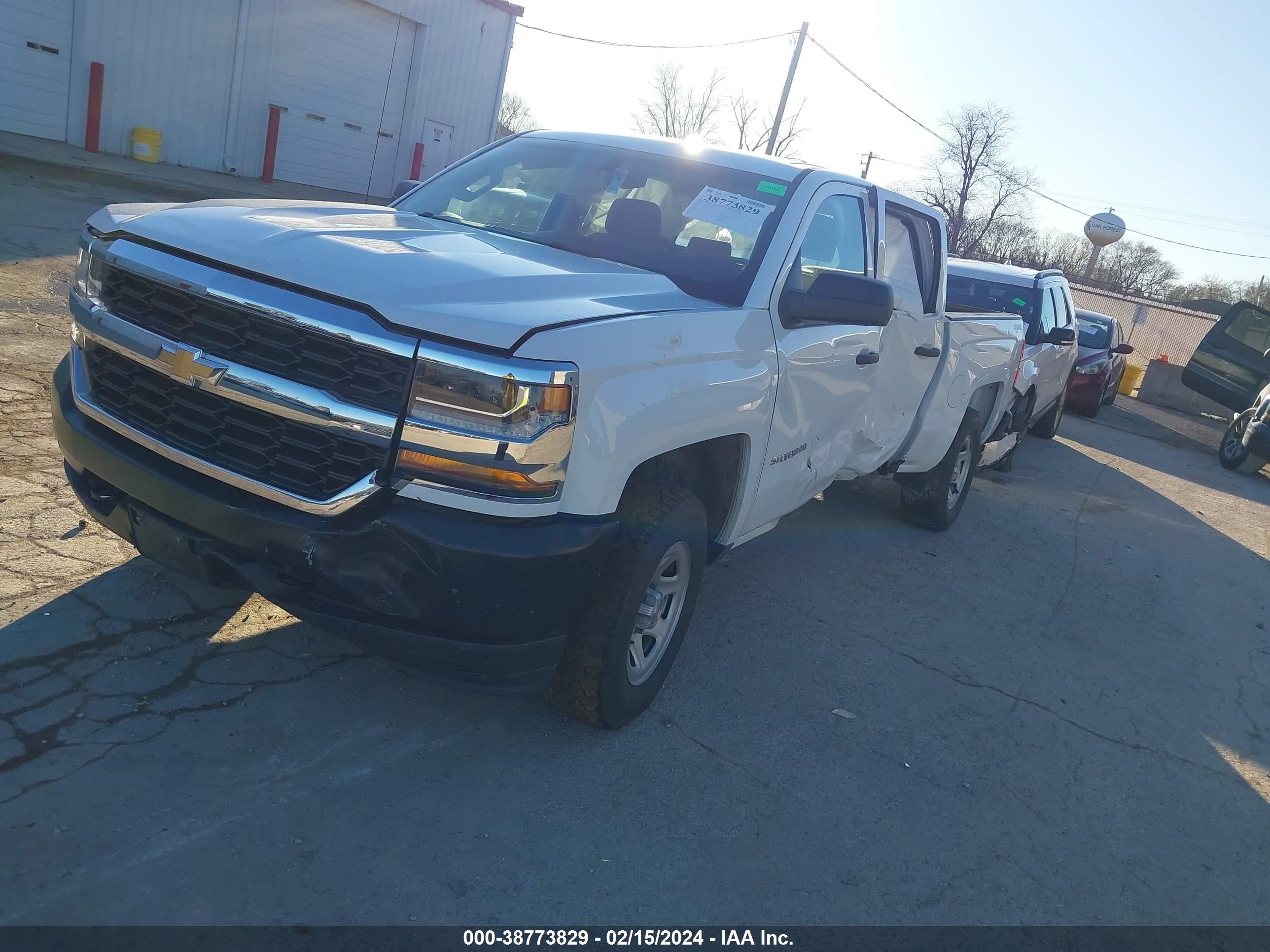 Photo 1 VIN: 3GCUKNEC7JG601186 - CHEVROLET SILVERADO 