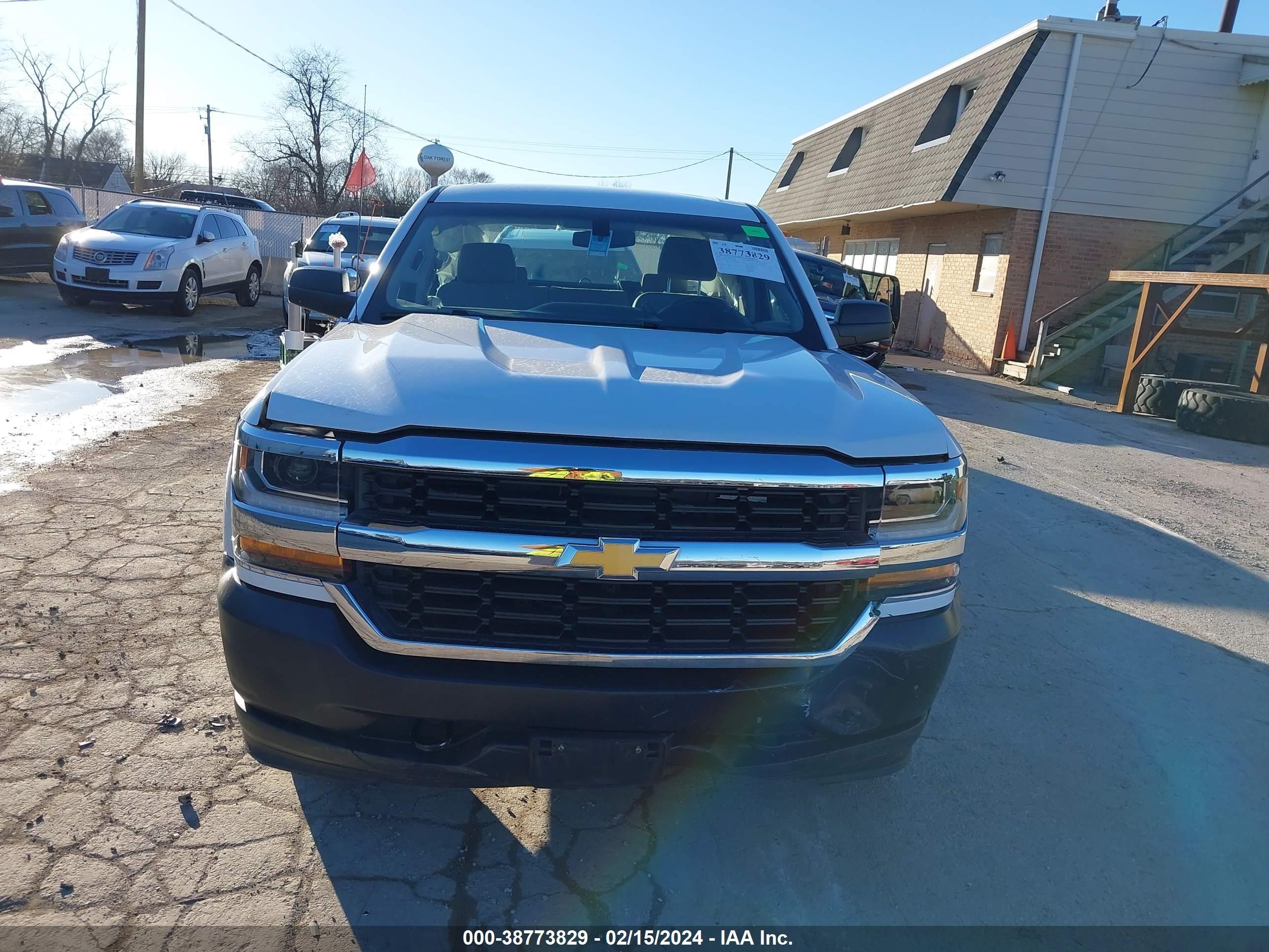 Photo 10 VIN: 3GCUKNEC7JG601186 - CHEVROLET SILVERADO 