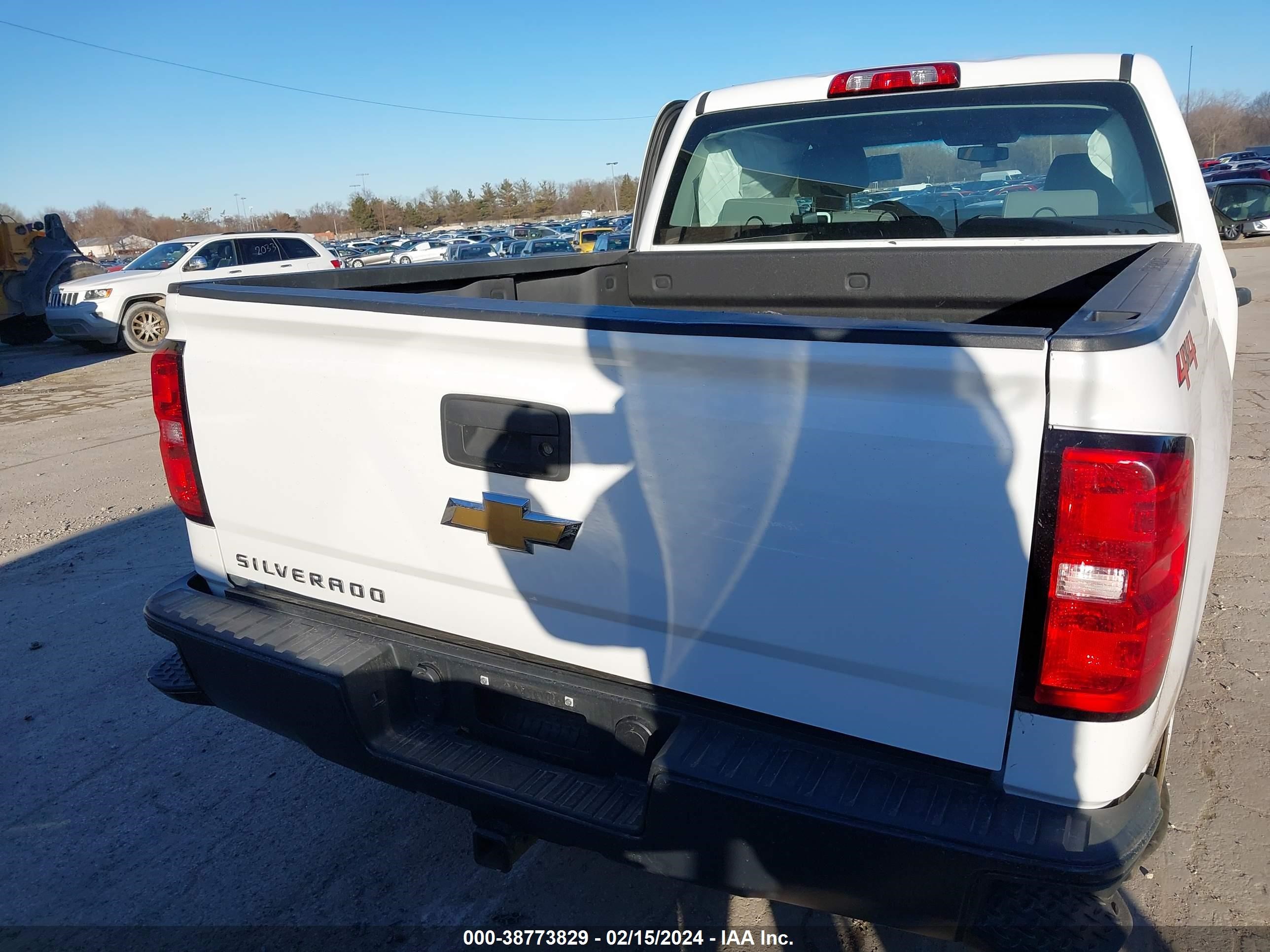 Photo 14 VIN: 3GCUKNEC7JG601186 - CHEVROLET SILVERADO 