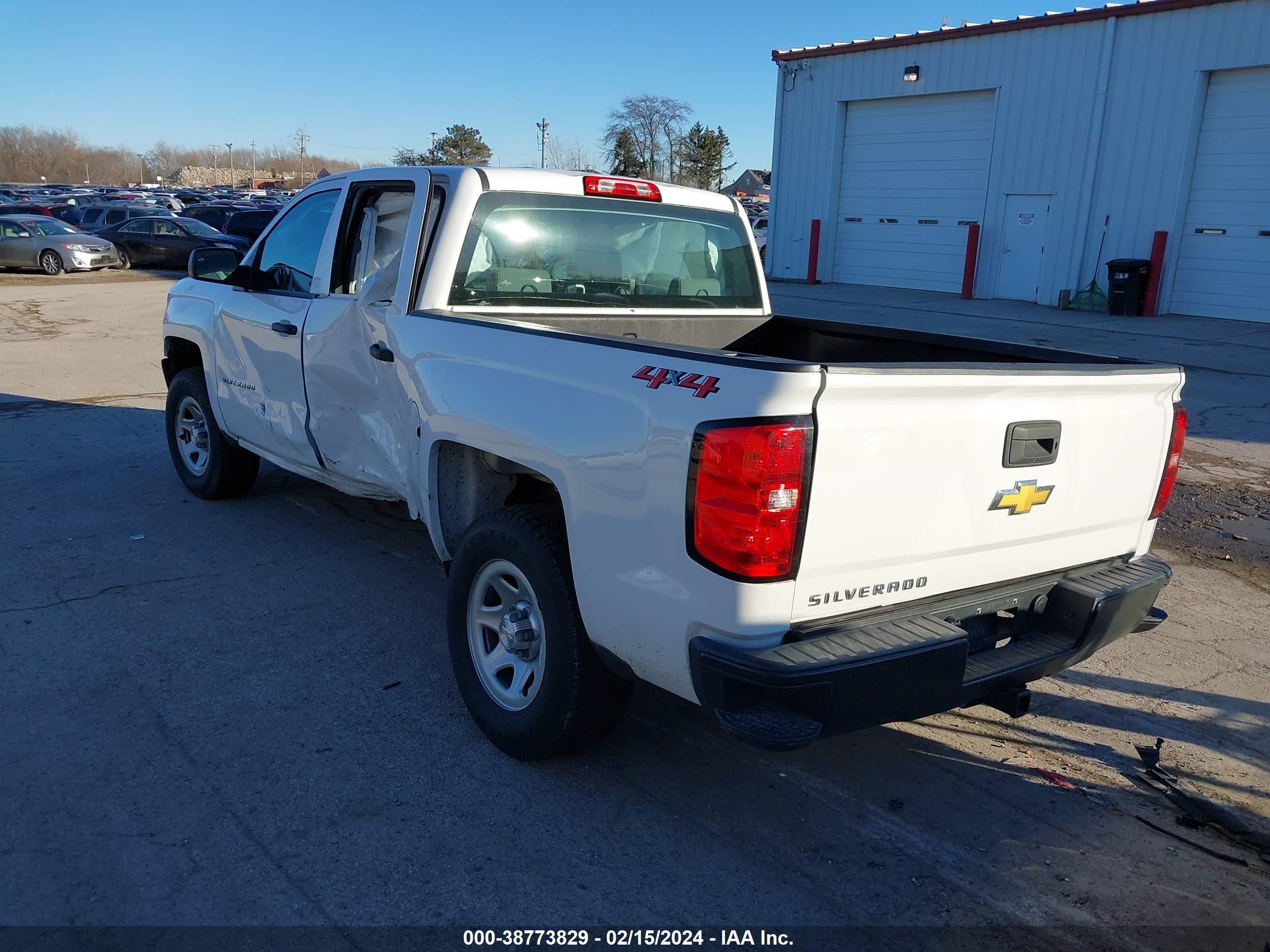 Photo 2 VIN: 3GCUKNEC7JG601186 - CHEVROLET SILVERADO 