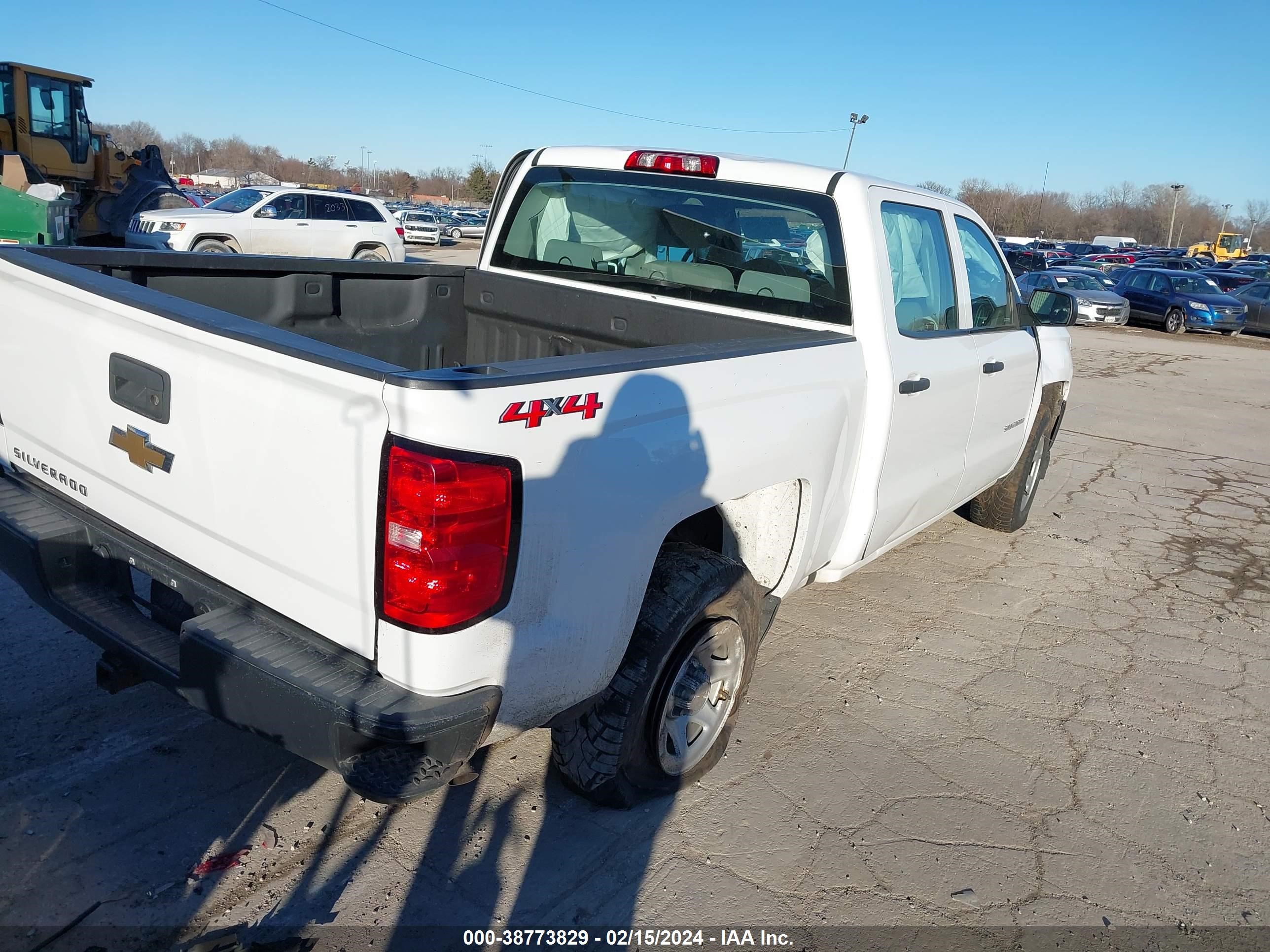 Photo 3 VIN: 3GCUKNEC7JG601186 - CHEVROLET SILVERADO 