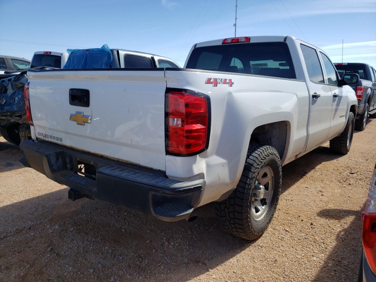 Photo 2 VIN: 3GCUKNEC9JG541542 - CHEVROLET SILVERADO 