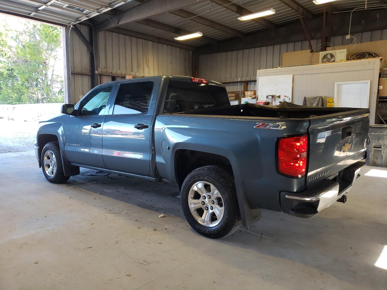 Photo 1 VIN: 3GCUKREC0EG392631 - CHEVROLET SILVERADO 