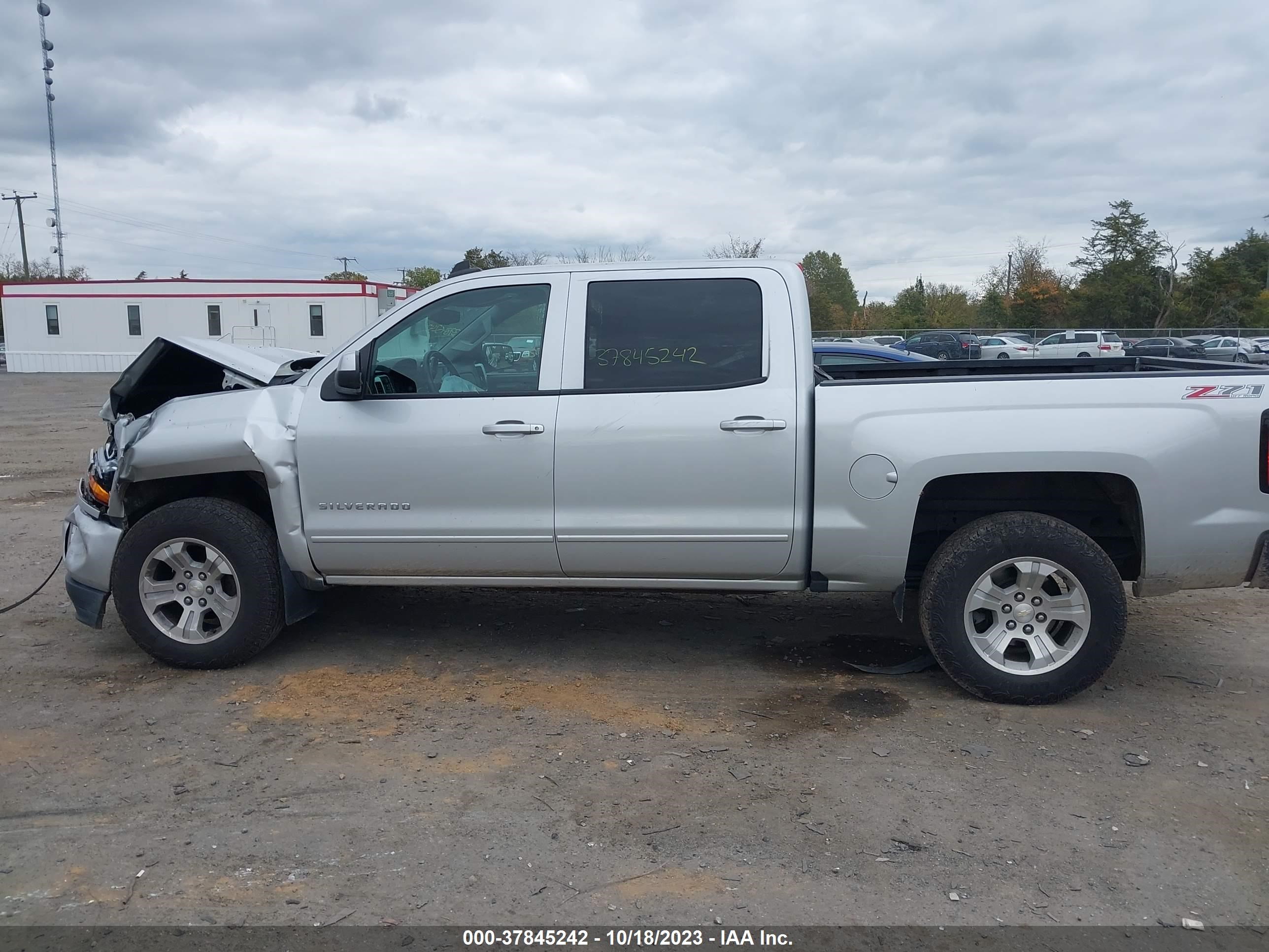 Photo 13 VIN: 3GCUKREC0GG136900 - CHEVROLET SILVERADO 