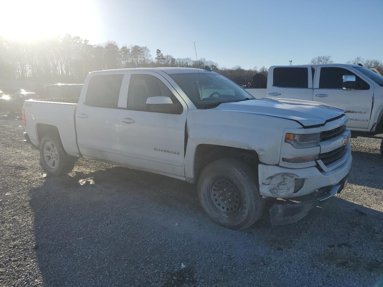 Photo 3 VIN: 3GCUKREC0GG261735 - CHEVROLET SILVERADO 