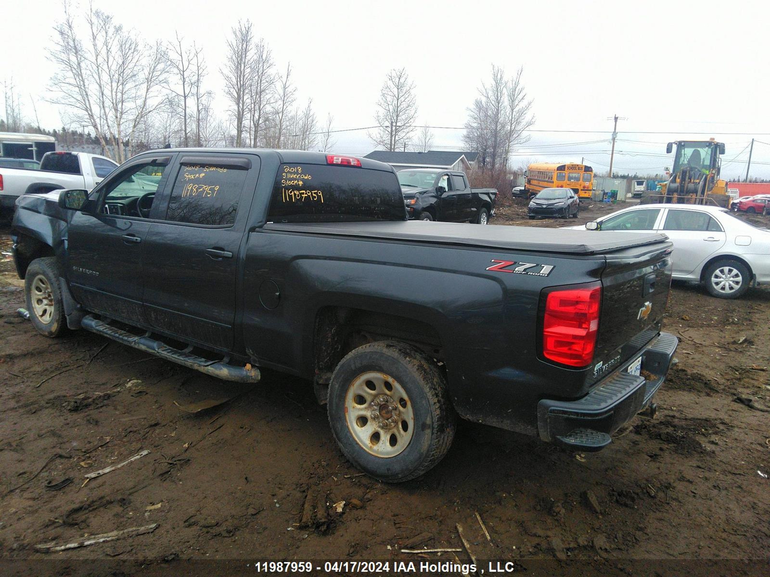 Photo 2 VIN: 3GCUKREC0JG100776 - CHEVROLET SILVERADO 