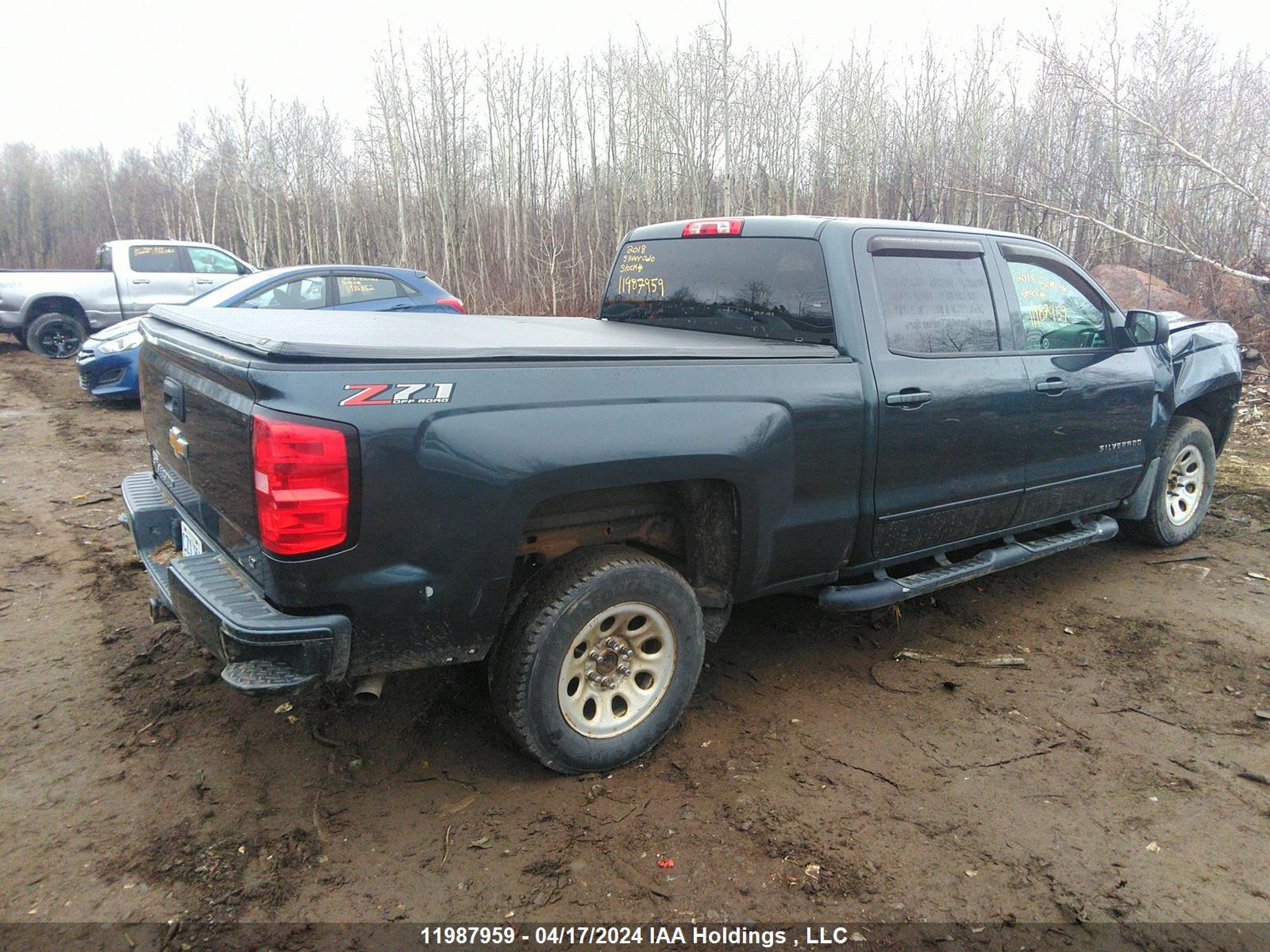 Photo 3 VIN: 3GCUKREC0JG100776 - CHEVROLET SILVERADO 