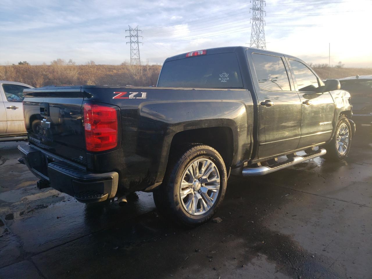 Photo 2 VIN: 3GCUKREC0JG388251 - CHEVROLET SILVERADO 