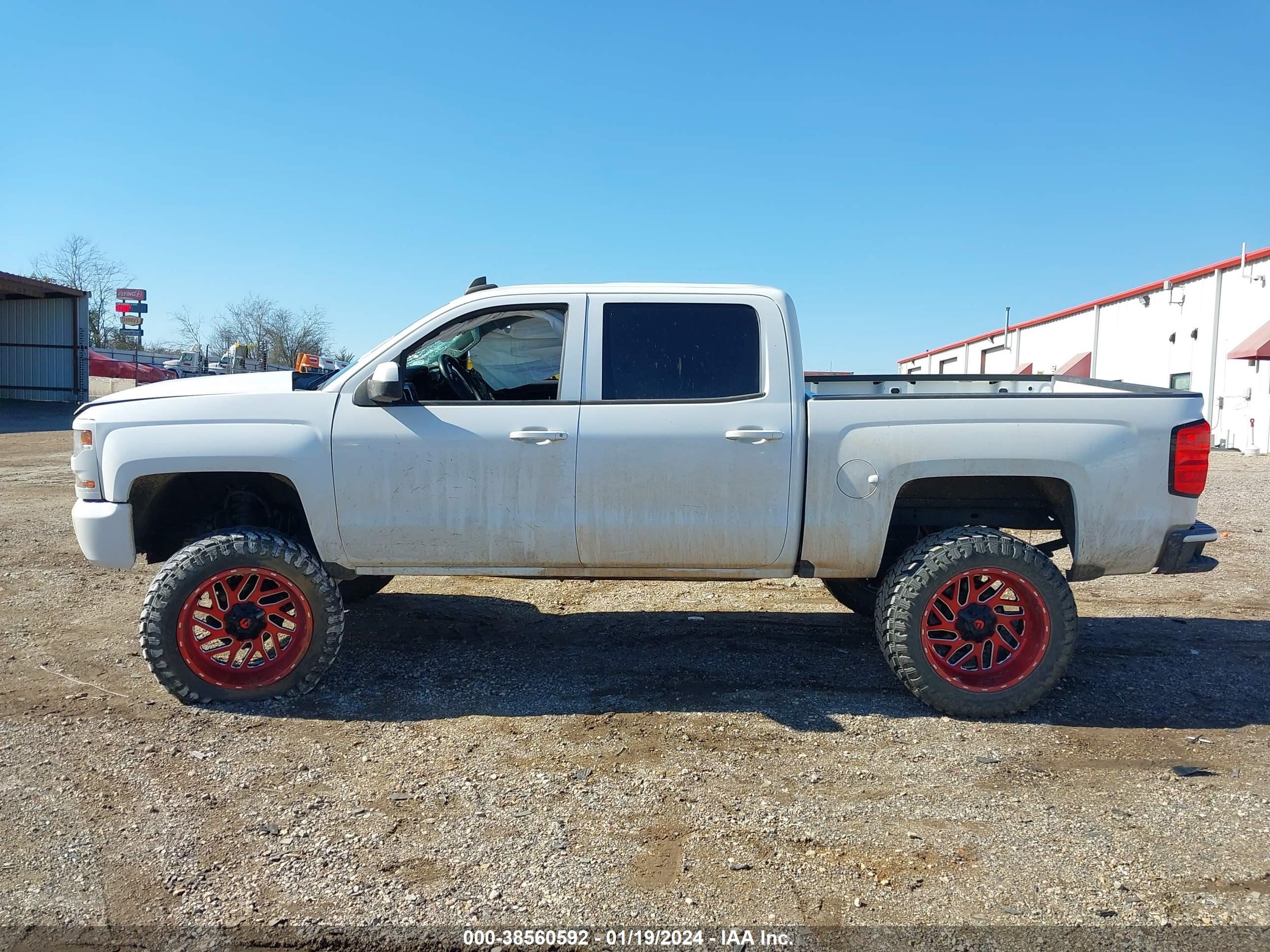 Photo 14 VIN: 3GCUKREC0JG482498 - CHEVROLET SILVERADO 