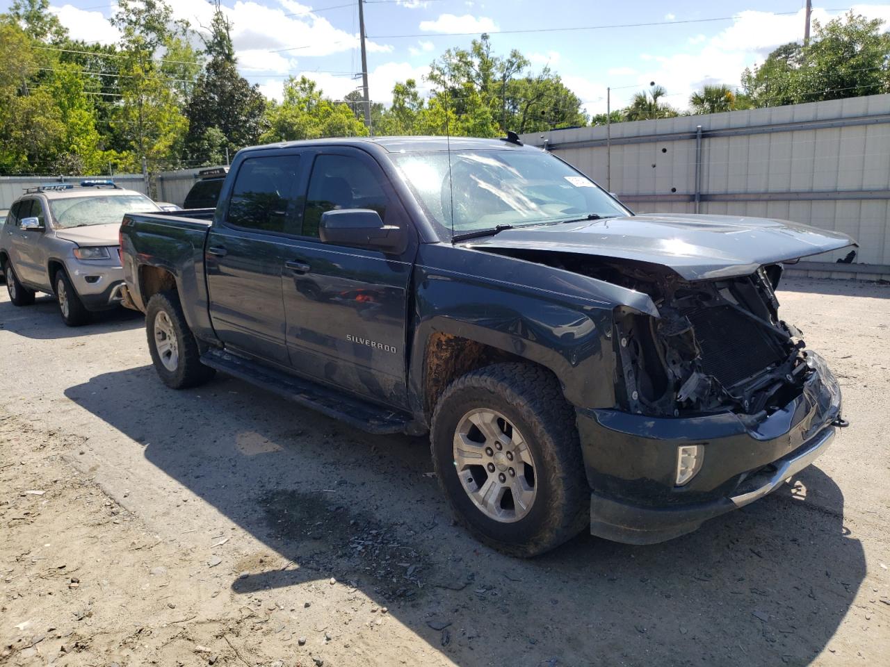 Photo 3 VIN: 3GCUKREC1JG299143 - CHEVROLET SILVERADO 