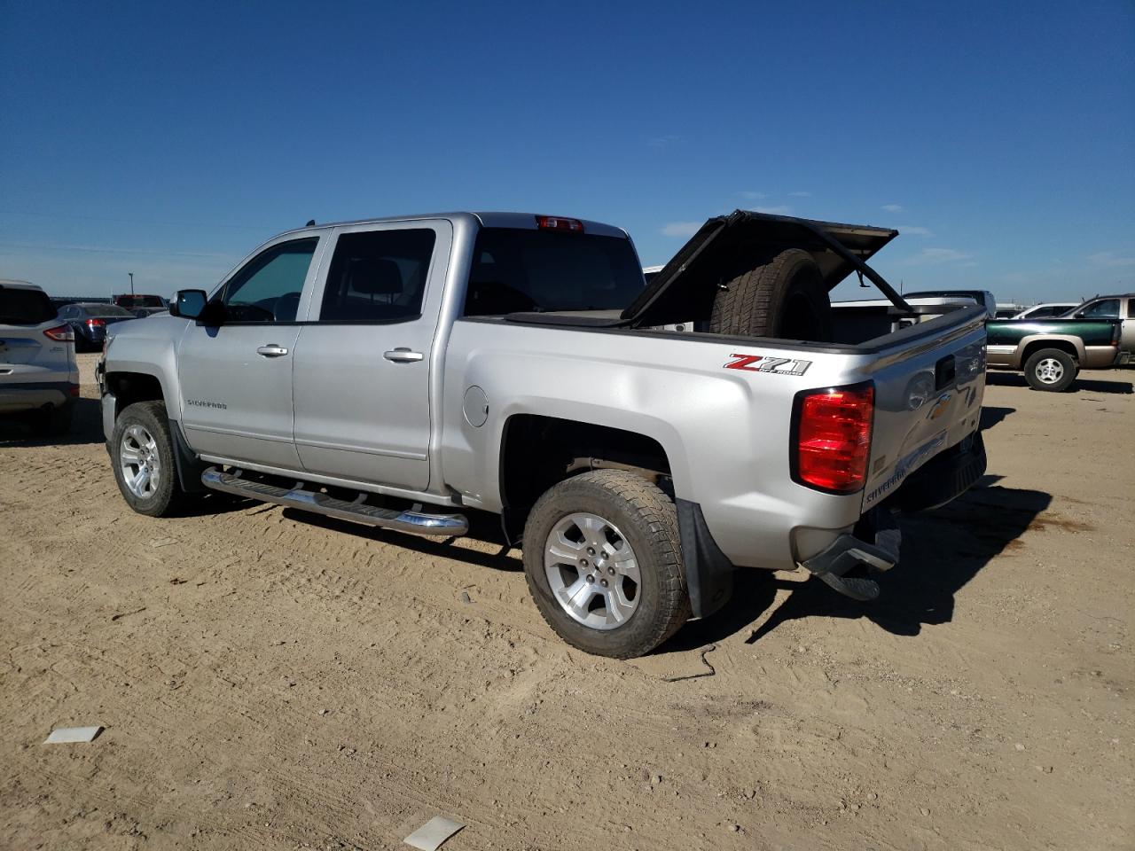 Photo 1 VIN: 3GCUKREC2JG298051 - CHEVROLET SILVERADO 