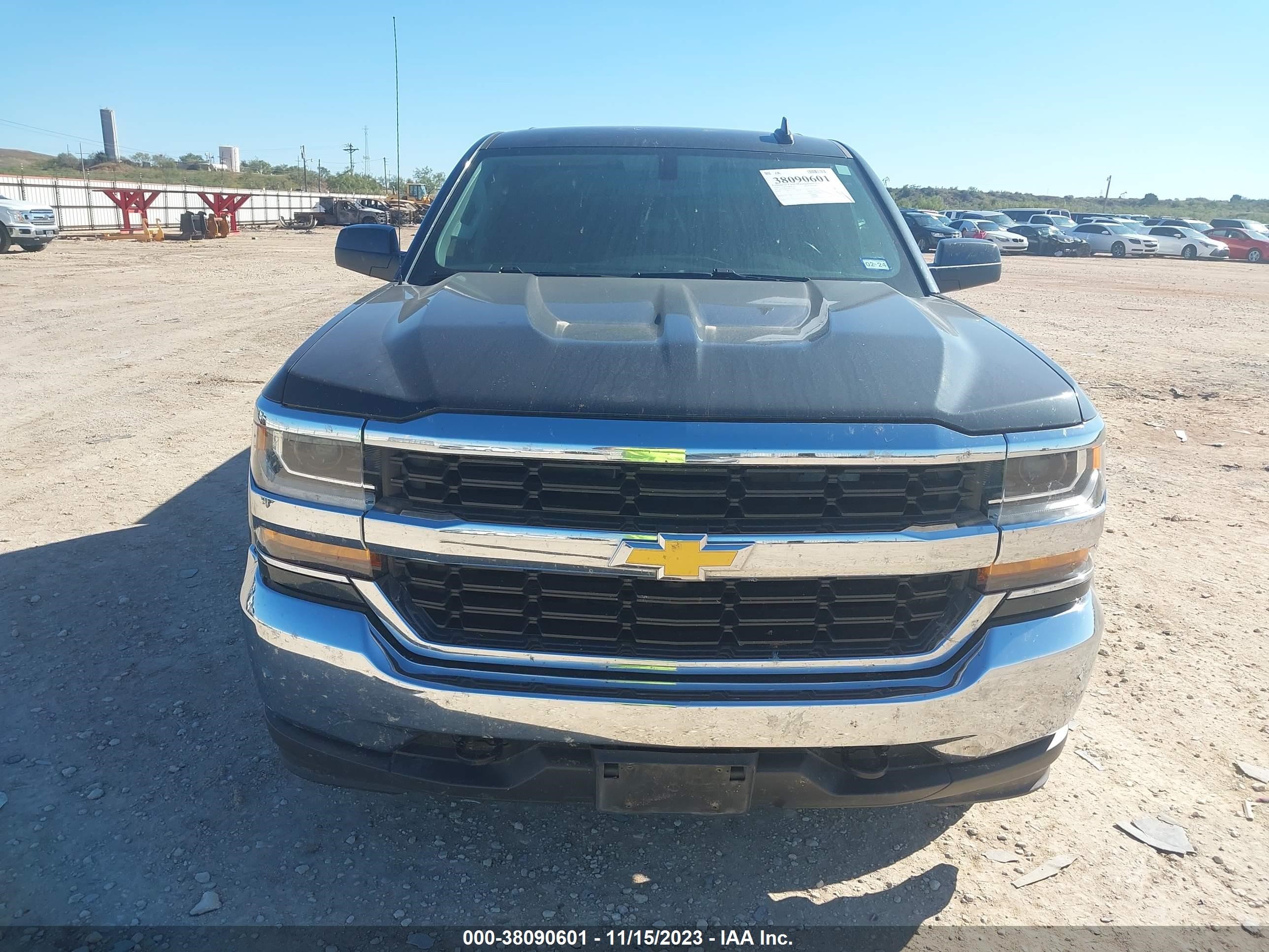 Photo 11 VIN: 3GCUKREC2JG312899 - CHEVROLET SILVERADO 