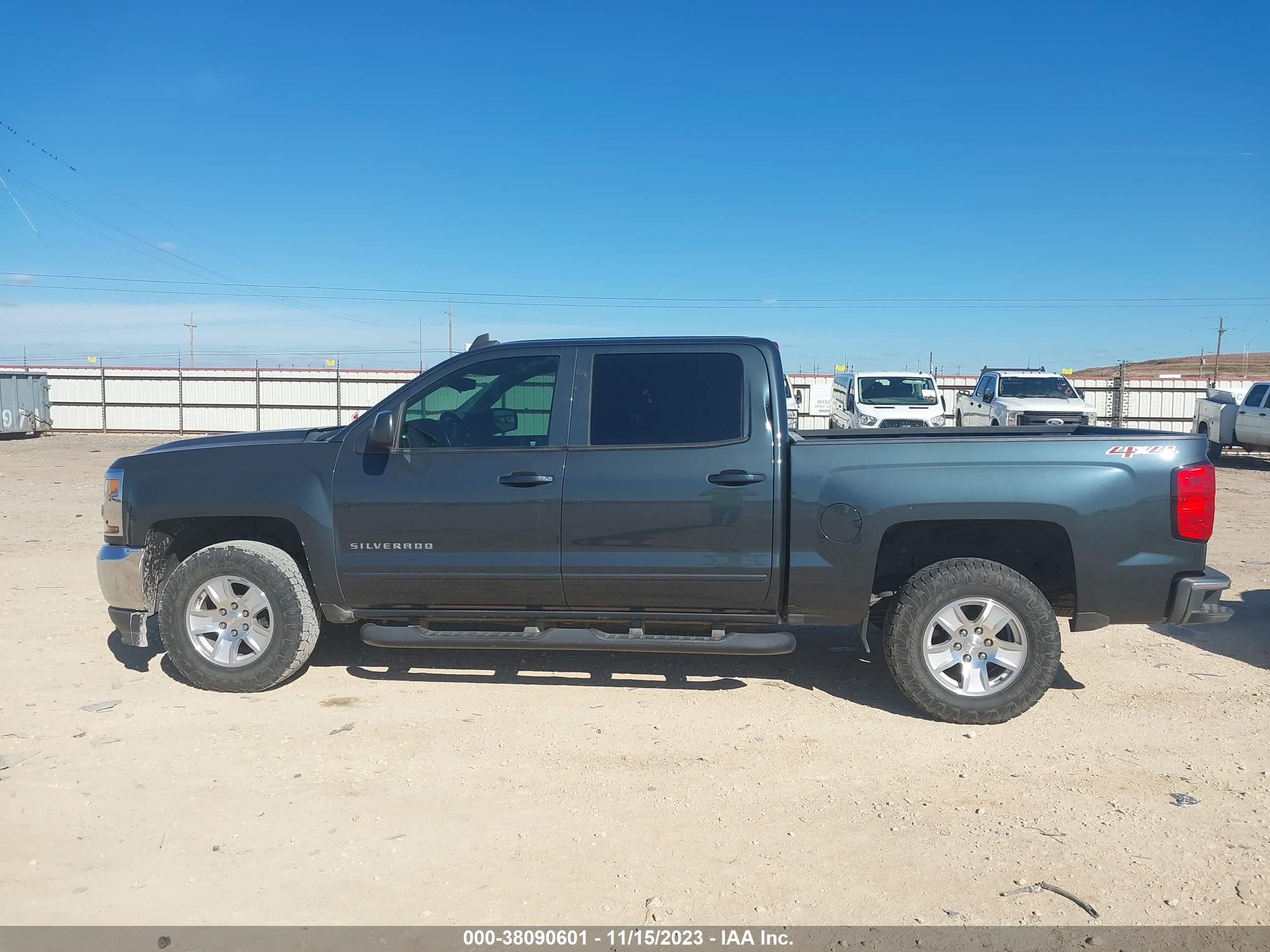 Photo 13 VIN: 3GCUKREC2JG312899 - CHEVROLET SILVERADO 