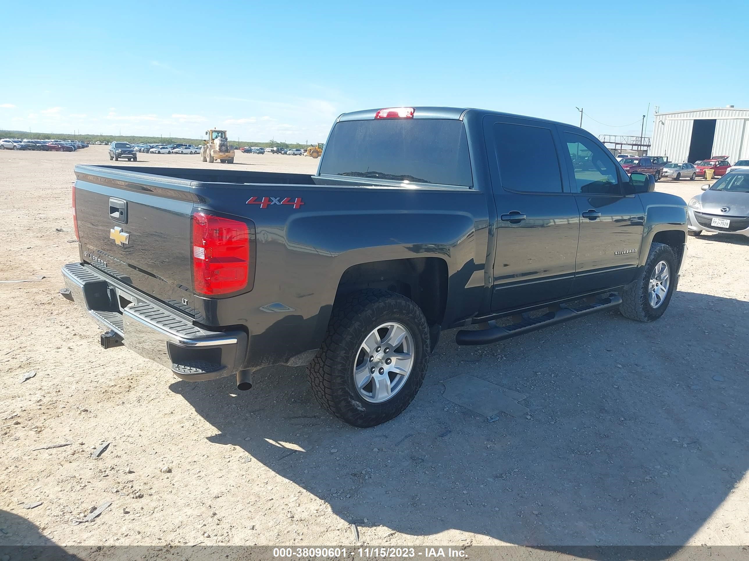 Photo 3 VIN: 3GCUKREC2JG312899 - CHEVROLET SILVERADO 