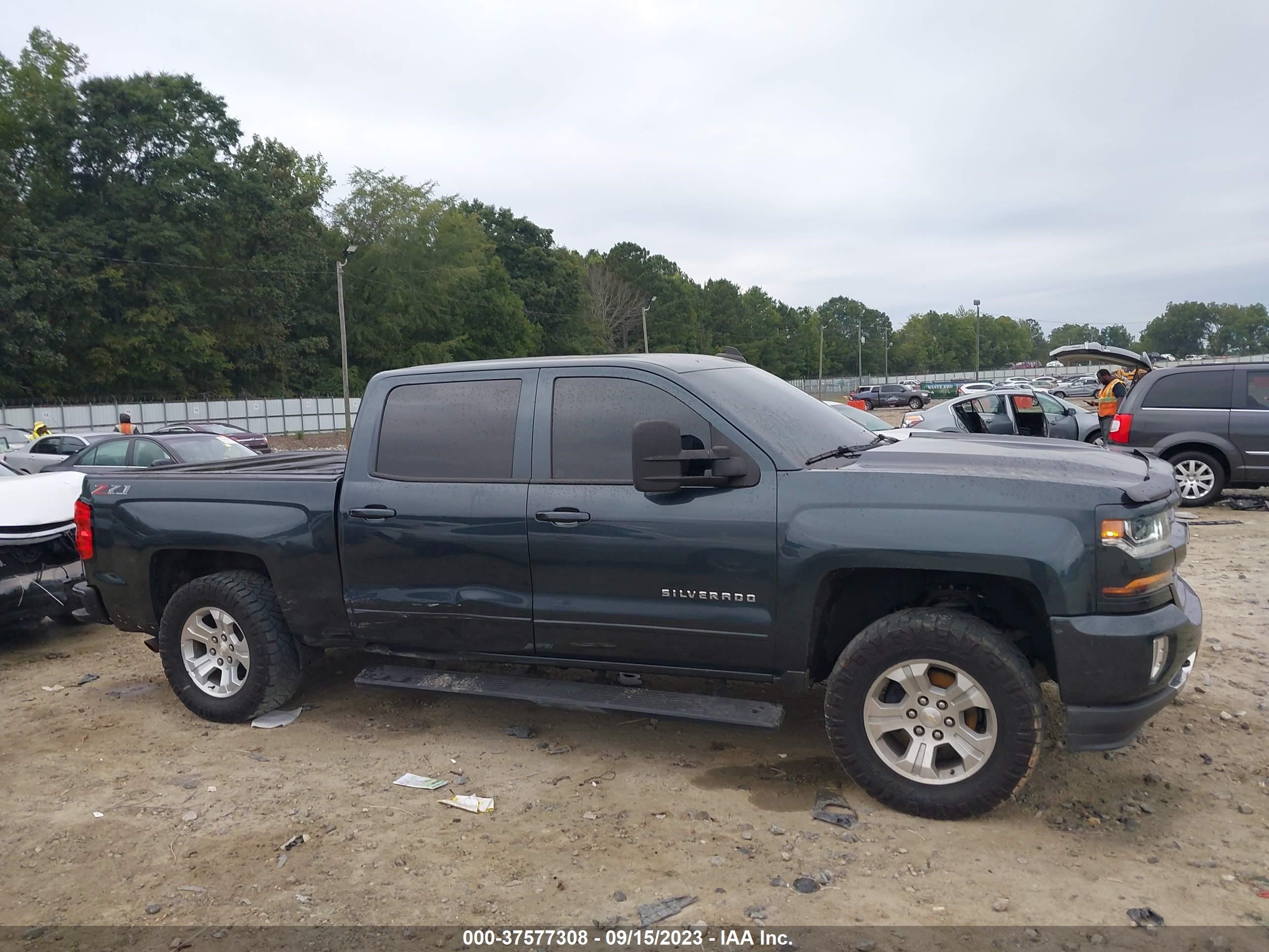 Photo 12 VIN: 3GCUKREC2JG569755 - CHEVROLET SILVERADO 