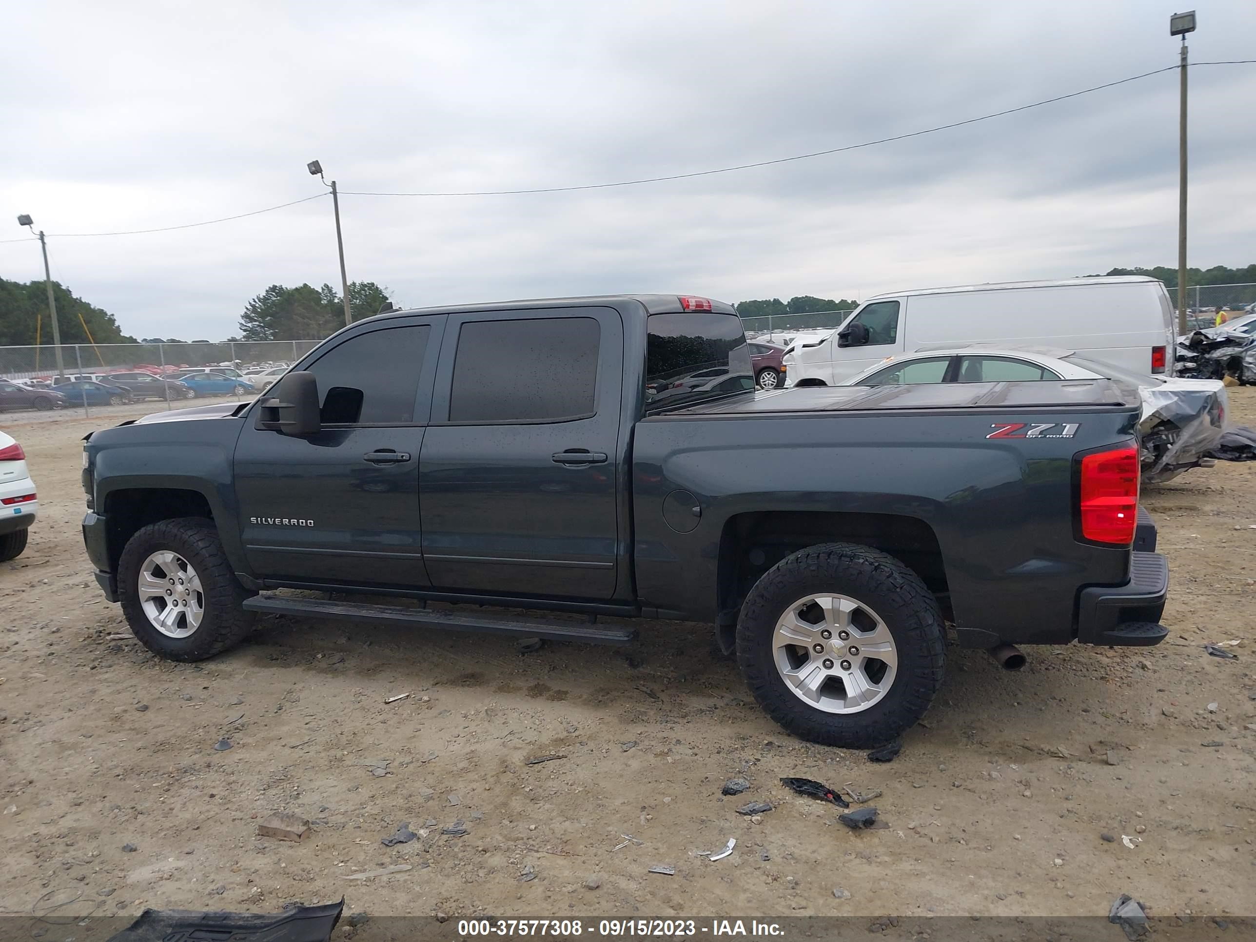 Photo 13 VIN: 3GCUKREC2JG569755 - CHEVROLET SILVERADO 