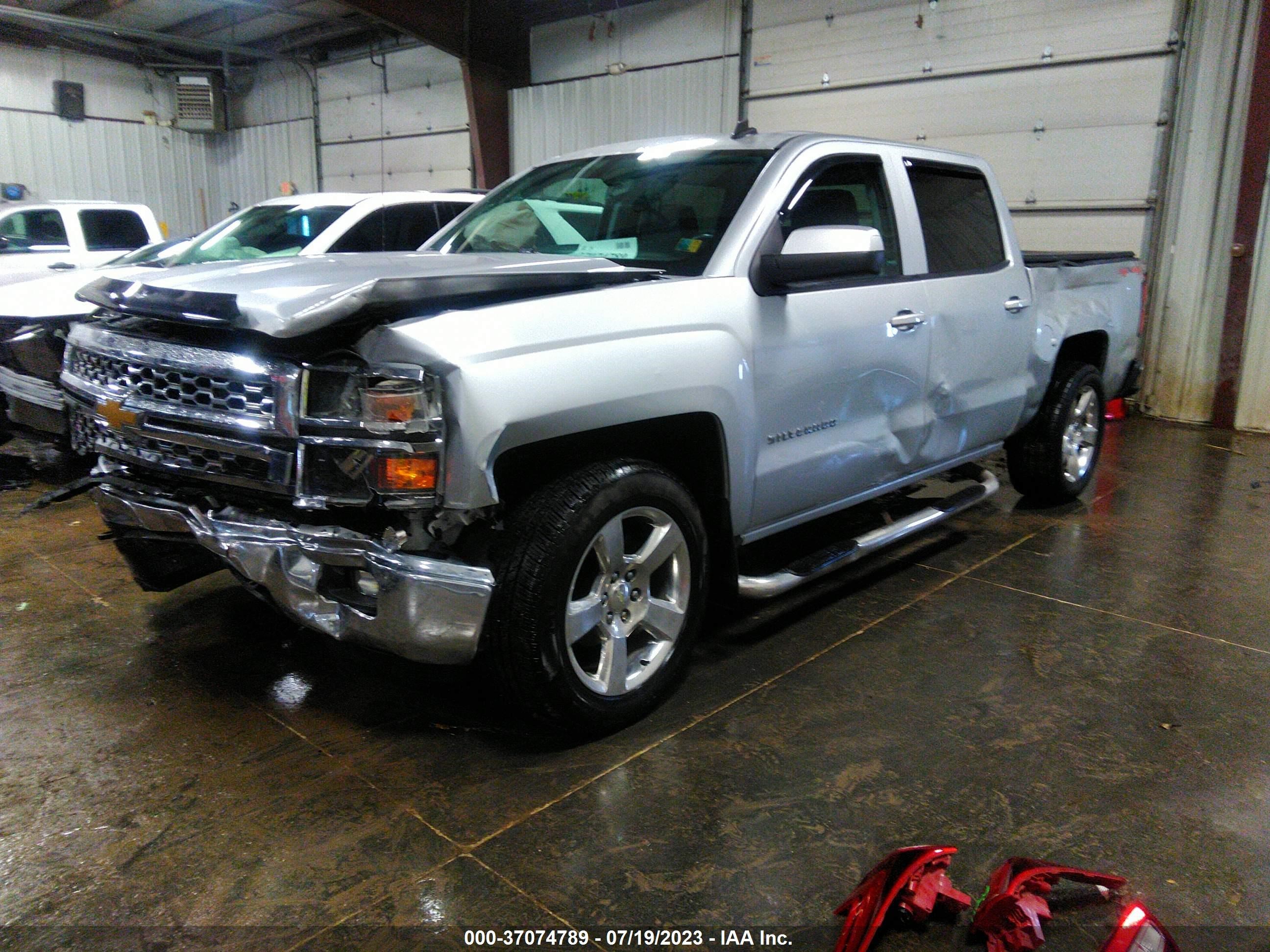 Photo 1 VIN: 3GCUKREC3EG415626 - CHEVROLET SILVERADO 