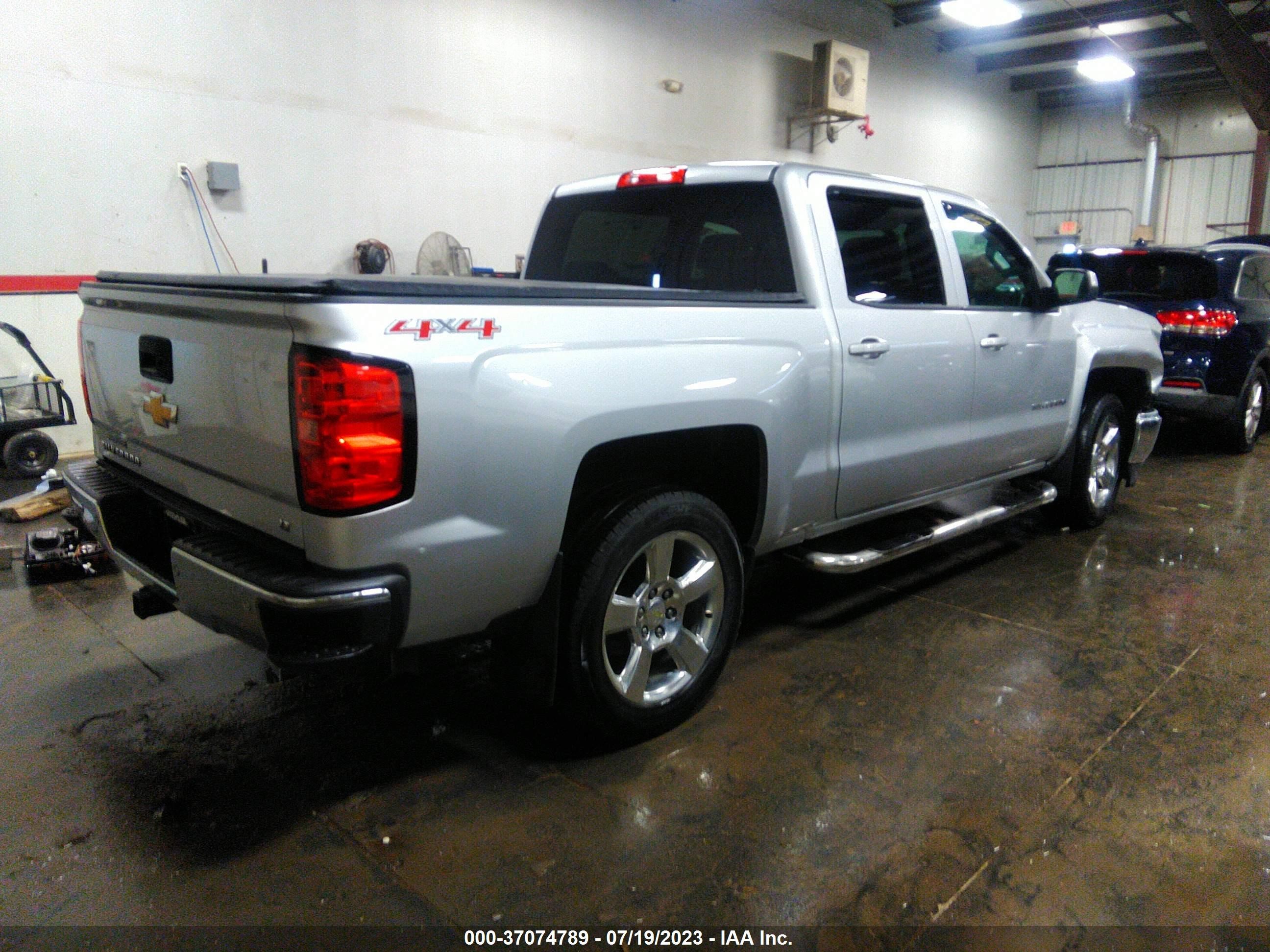 Photo 3 VIN: 3GCUKREC3EG415626 - CHEVROLET SILVERADO 