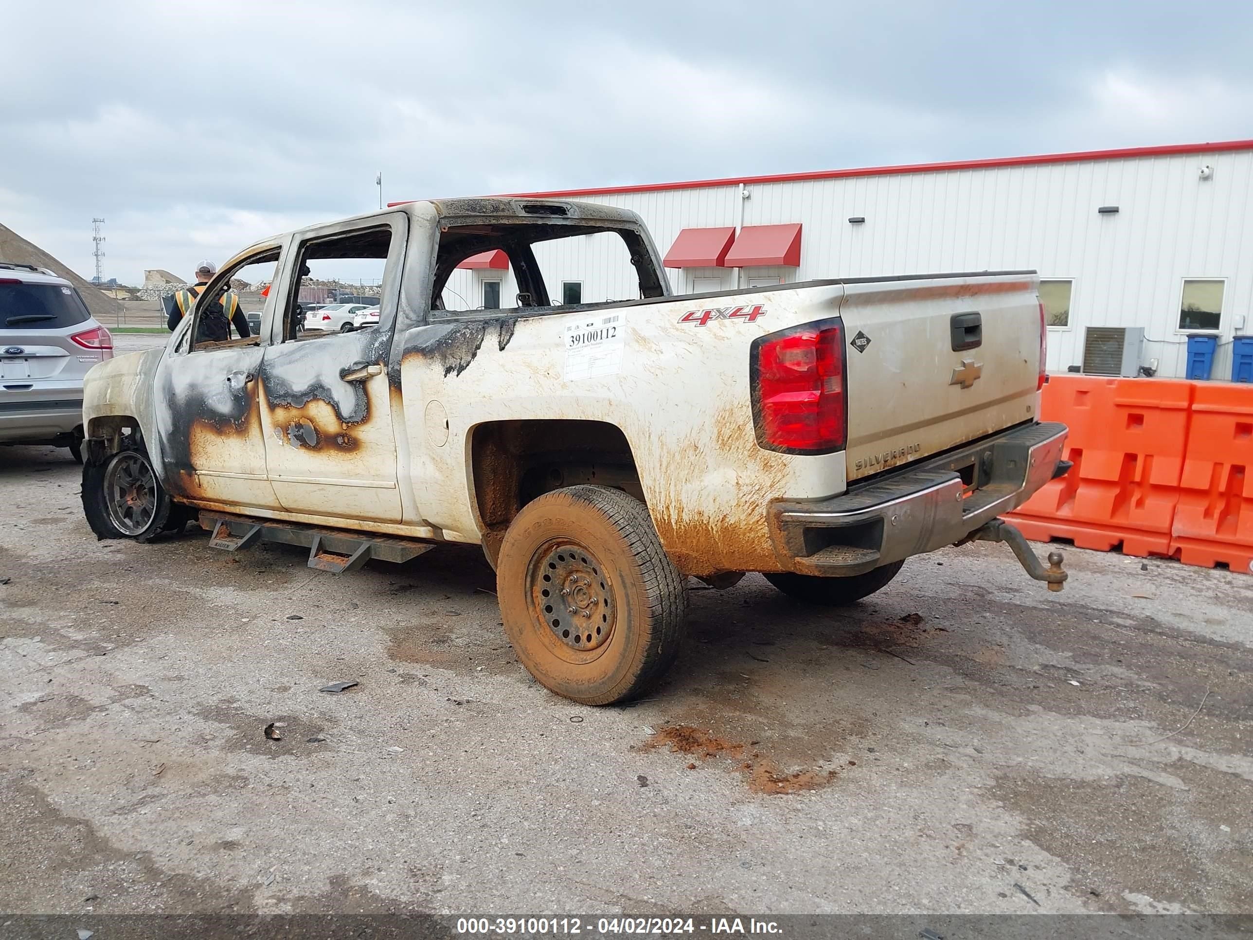 Photo 2 VIN: 3GCUKREC3HG210523 - CHEVROLET SILVERADO 