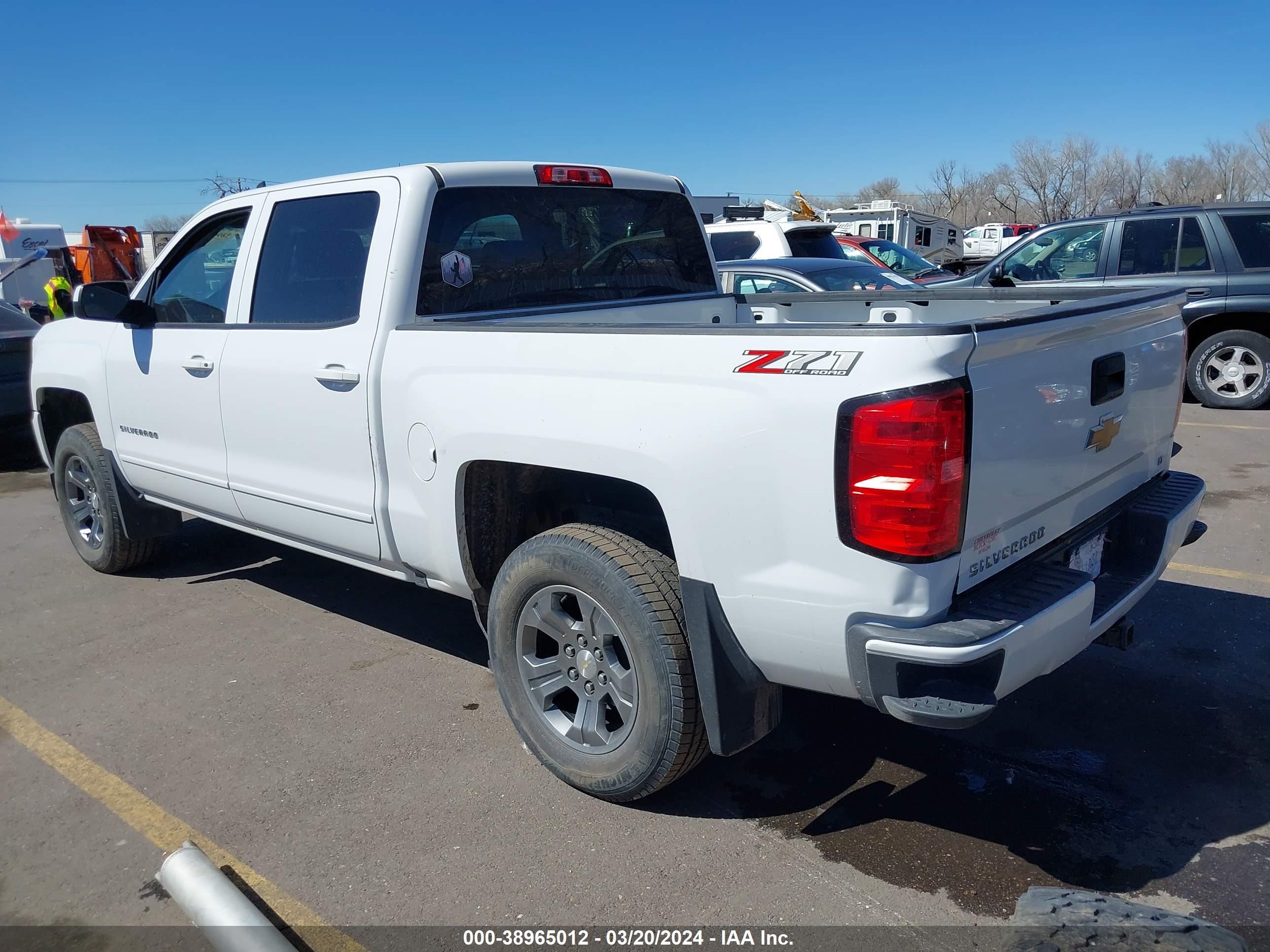 Photo 2 VIN: 3GCUKREC3JG312278 - CHEVROLET SILVERADO 