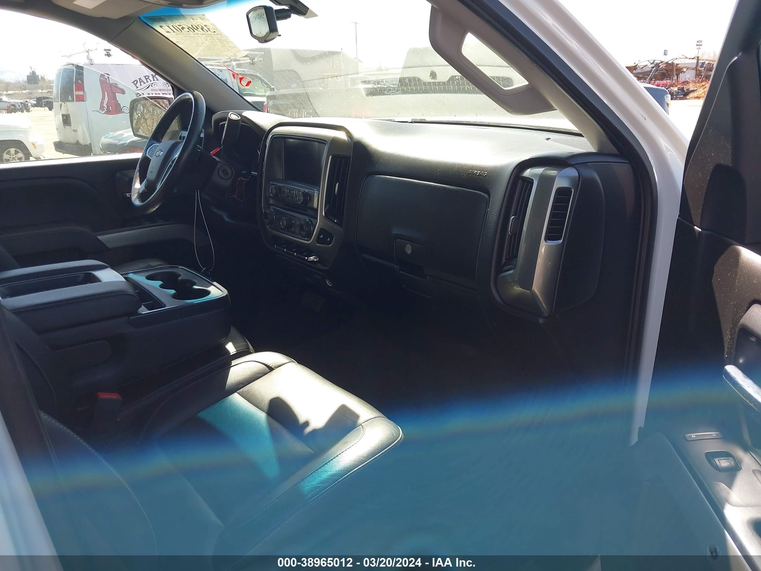 Photo 4 VIN: 3GCUKREC3JG312278 - CHEVROLET SILVERADO 