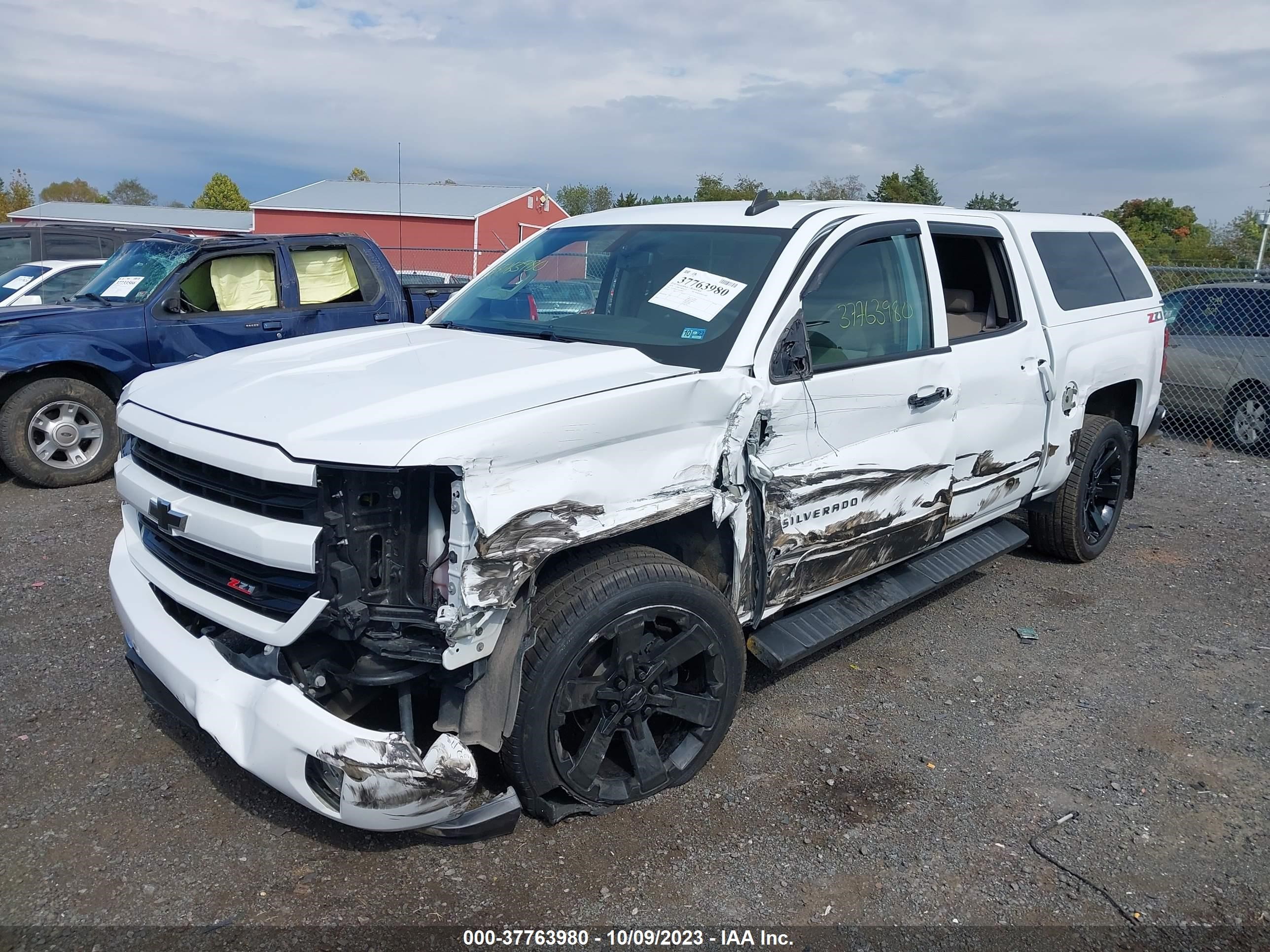 Photo 1 VIN: 3GCUKREC3JG570803 - CHEVROLET SILVERADO 1500 