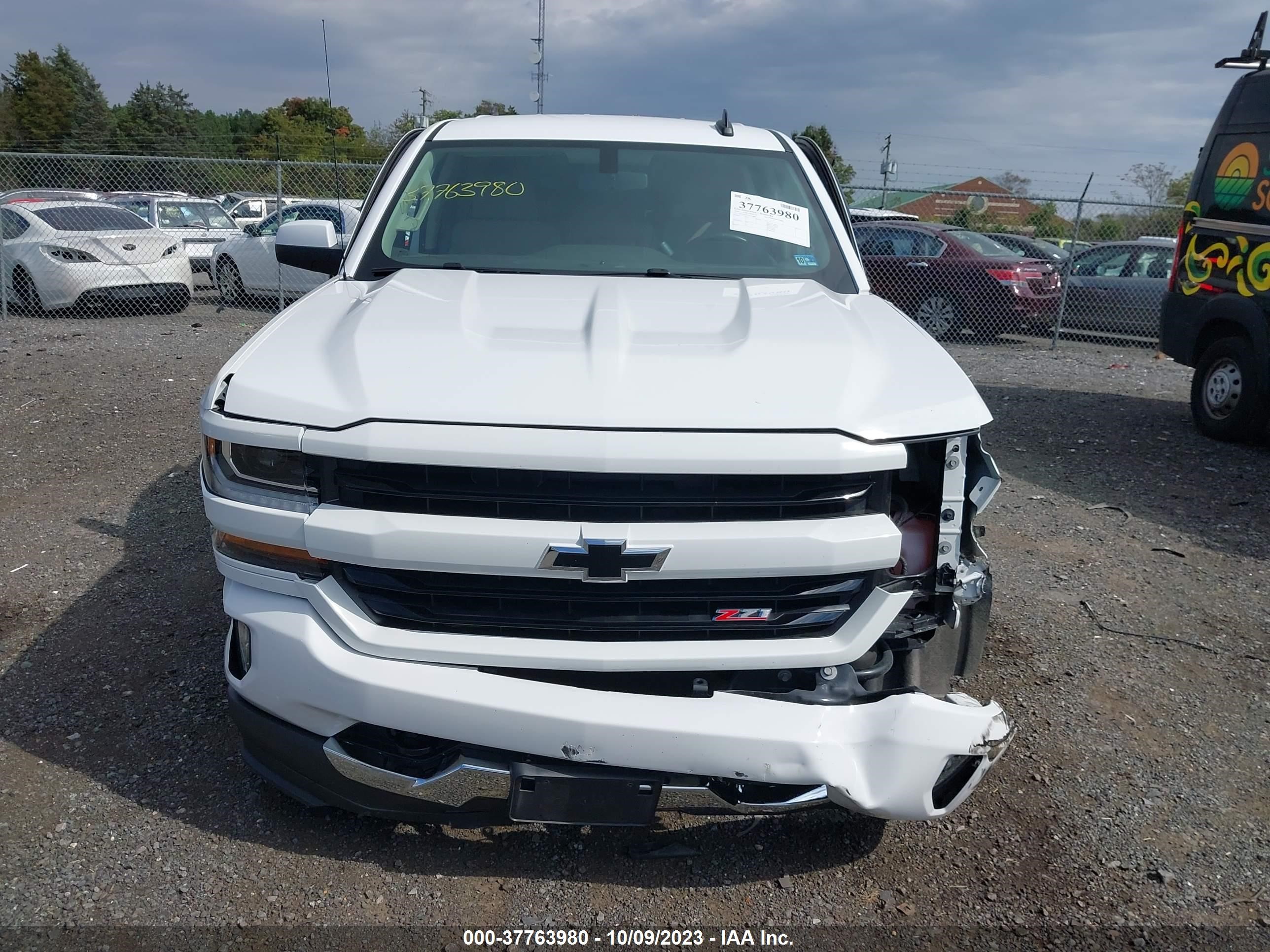 Photo 11 VIN: 3GCUKREC3JG570803 - CHEVROLET SILVERADO 1500 