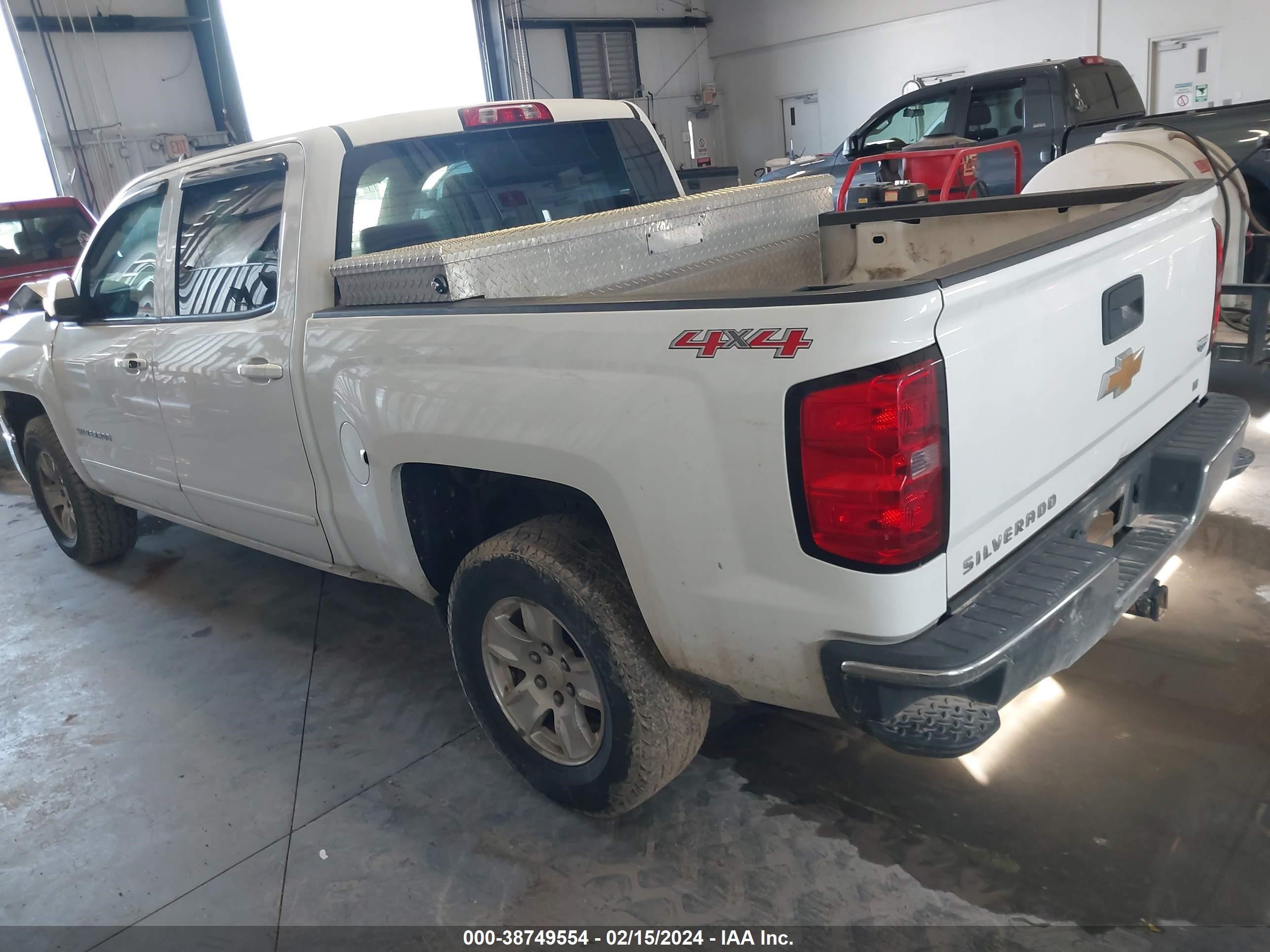 Photo 2 VIN: 3GCUKREC4FG353381 - CHEVROLET SILVERADO 