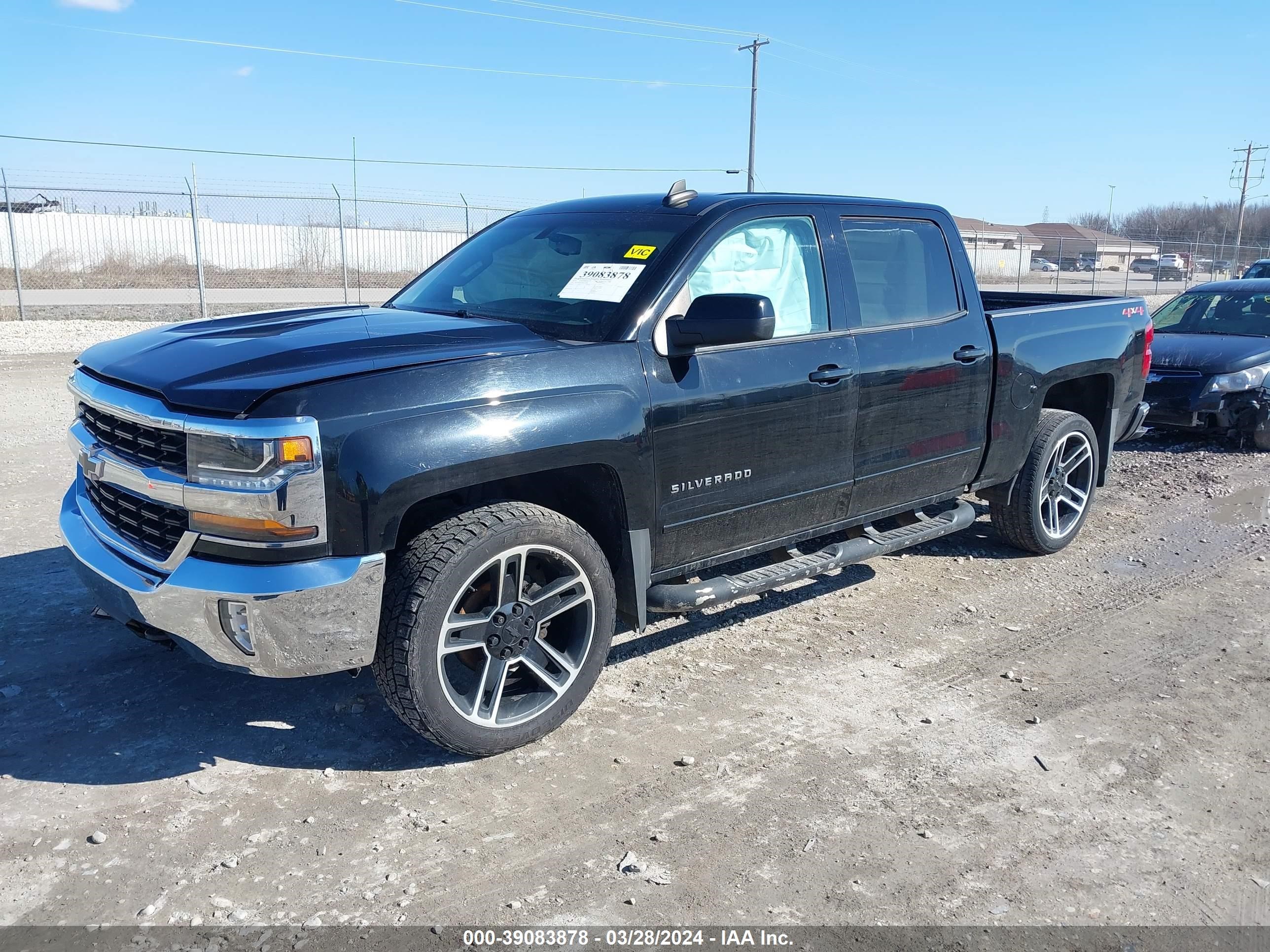 Photo 1 VIN: 3GCUKREC4JG221066 - CHEVROLET SILVERADO 