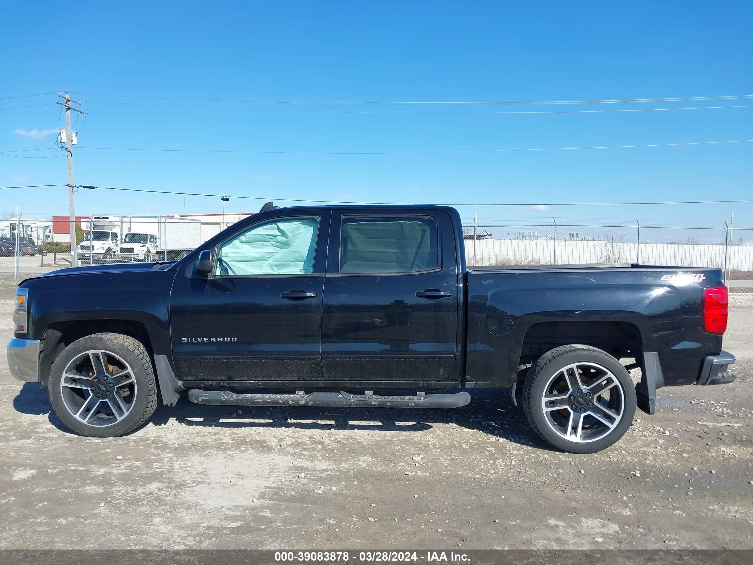 Photo 14 VIN: 3GCUKREC4JG221066 - CHEVROLET SILVERADO 