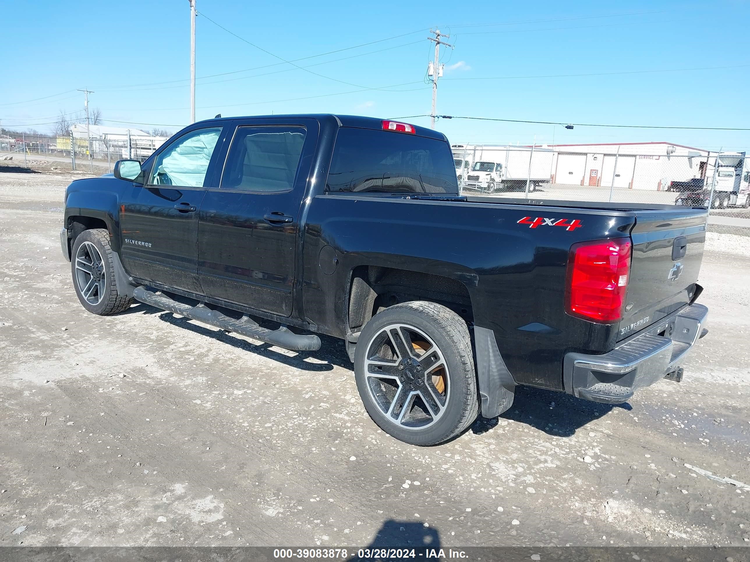 Photo 2 VIN: 3GCUKREC4JG221066 - CHEVROLET SILVERADO 