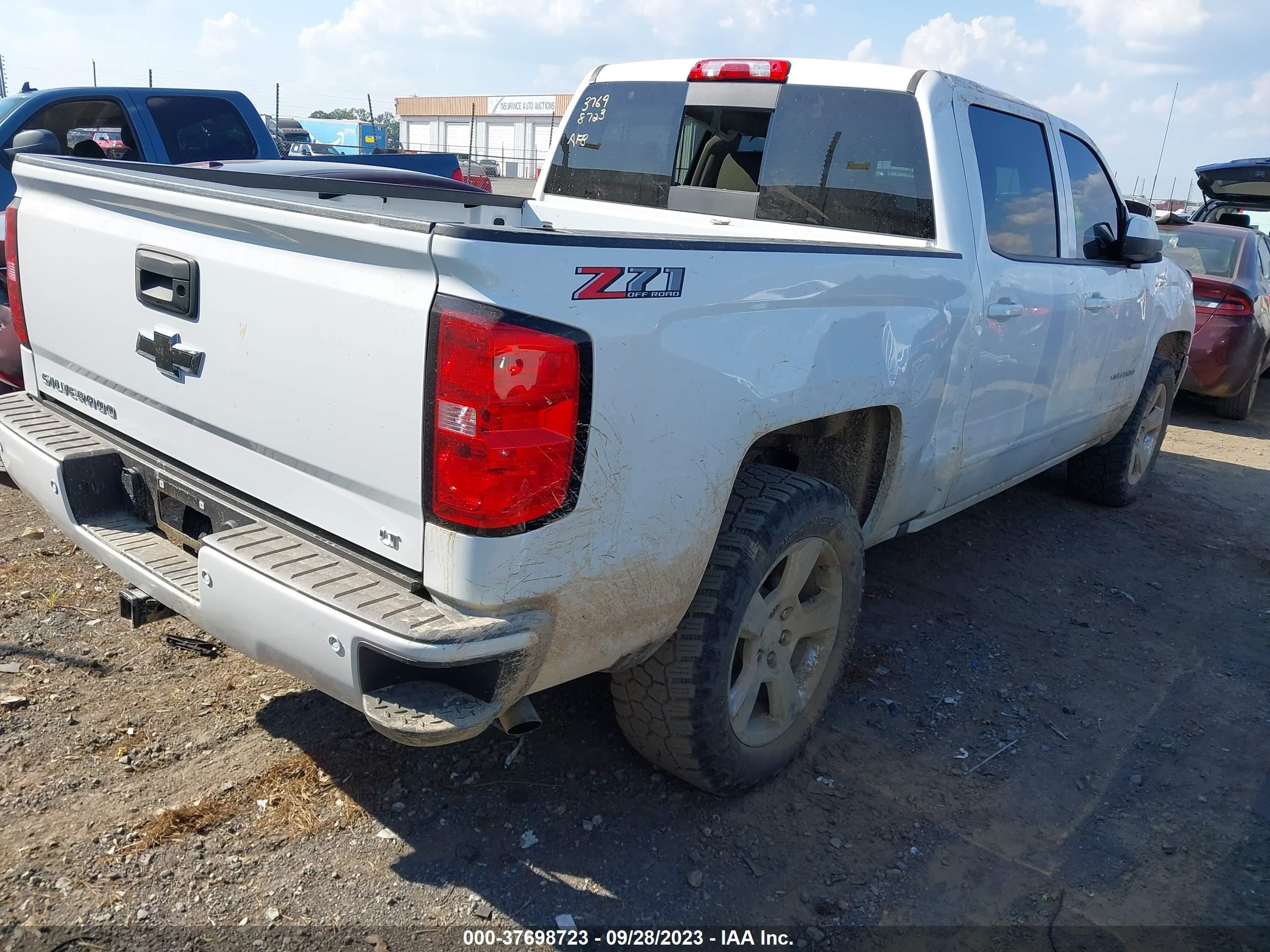 Photo 2 VIN: 3GCUKREC4JG490765 - CHEVROLET SILVERADO 