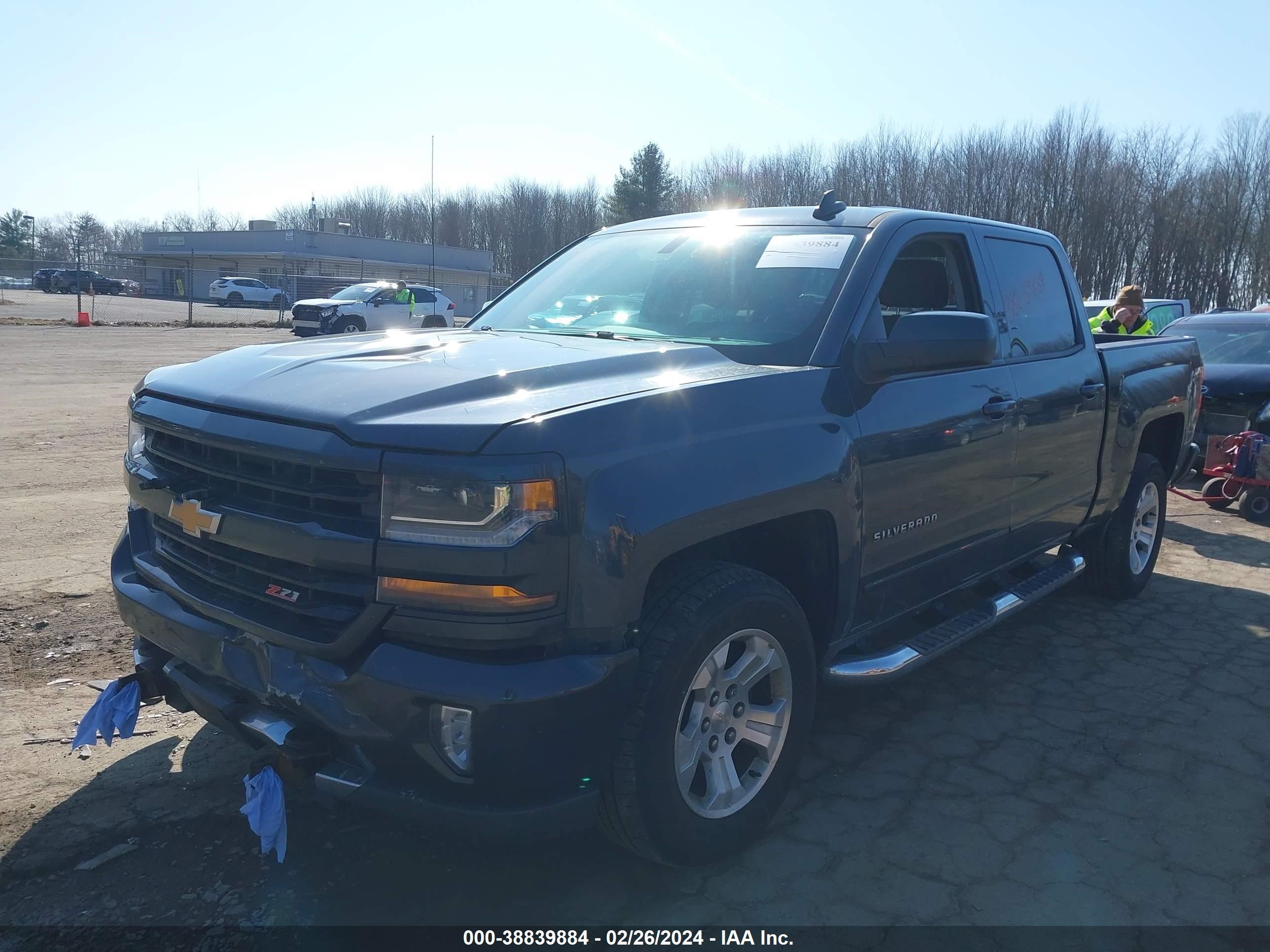 Photo 1 VIN: 3GCUKREC5JG409837 - CHEVROLET SILVERADO 