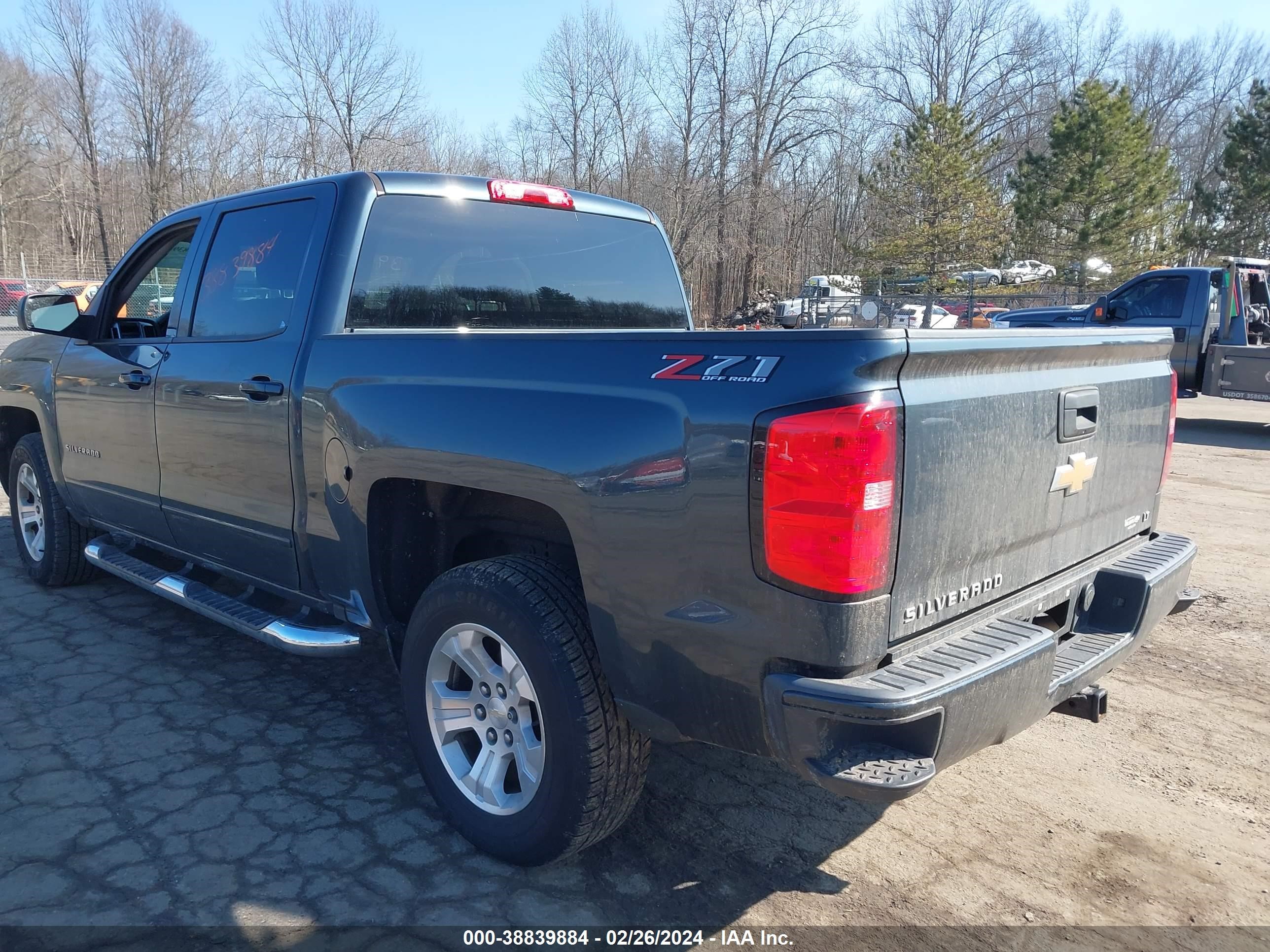 Photo 2 VIN: 3GCUKREC5JG409837 - CHEVROLET SILVERADO 