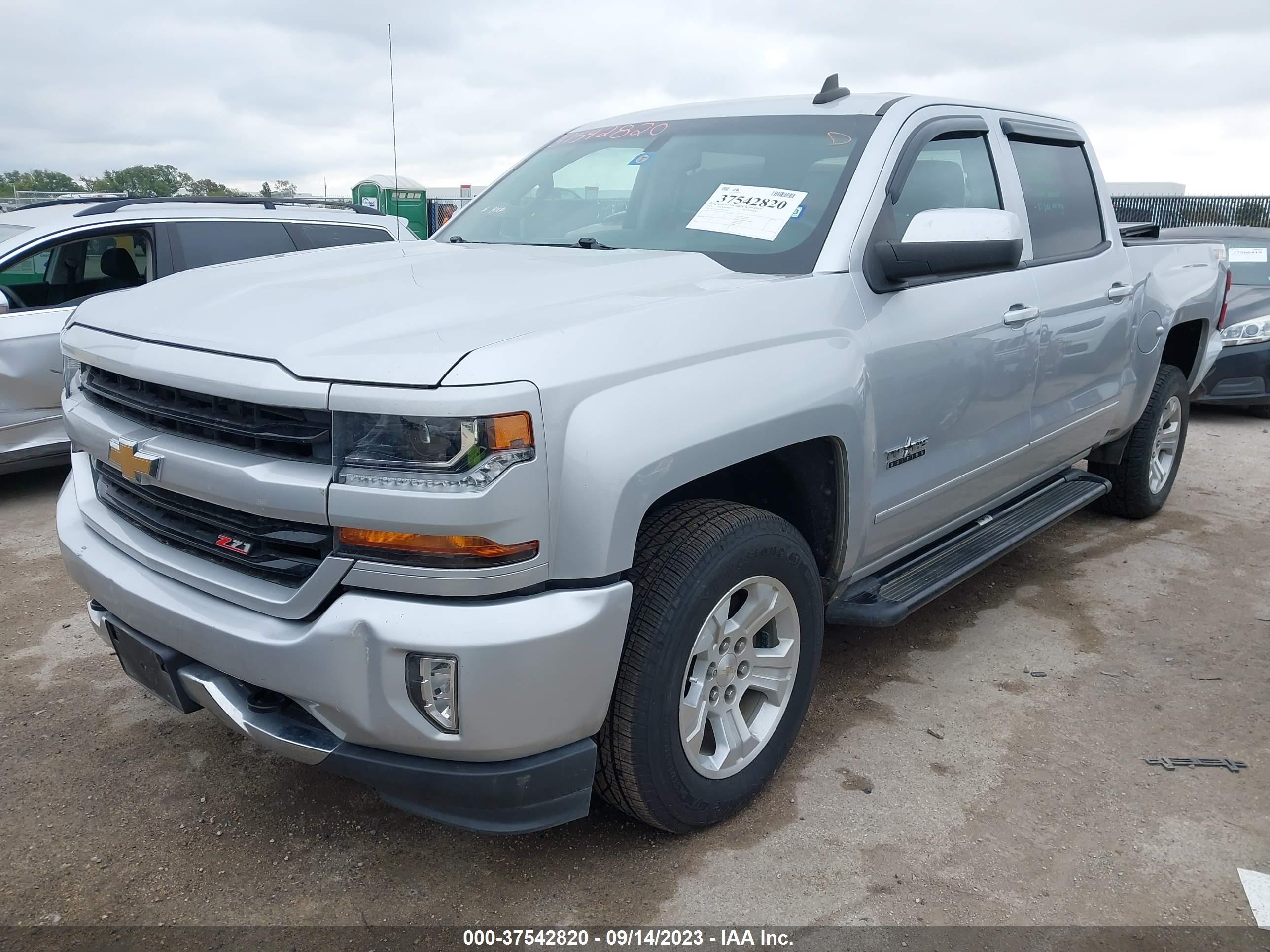 Photo 1 VIN: 3GCUKREC5JG418165 - CHEVROLET SILVERADO 