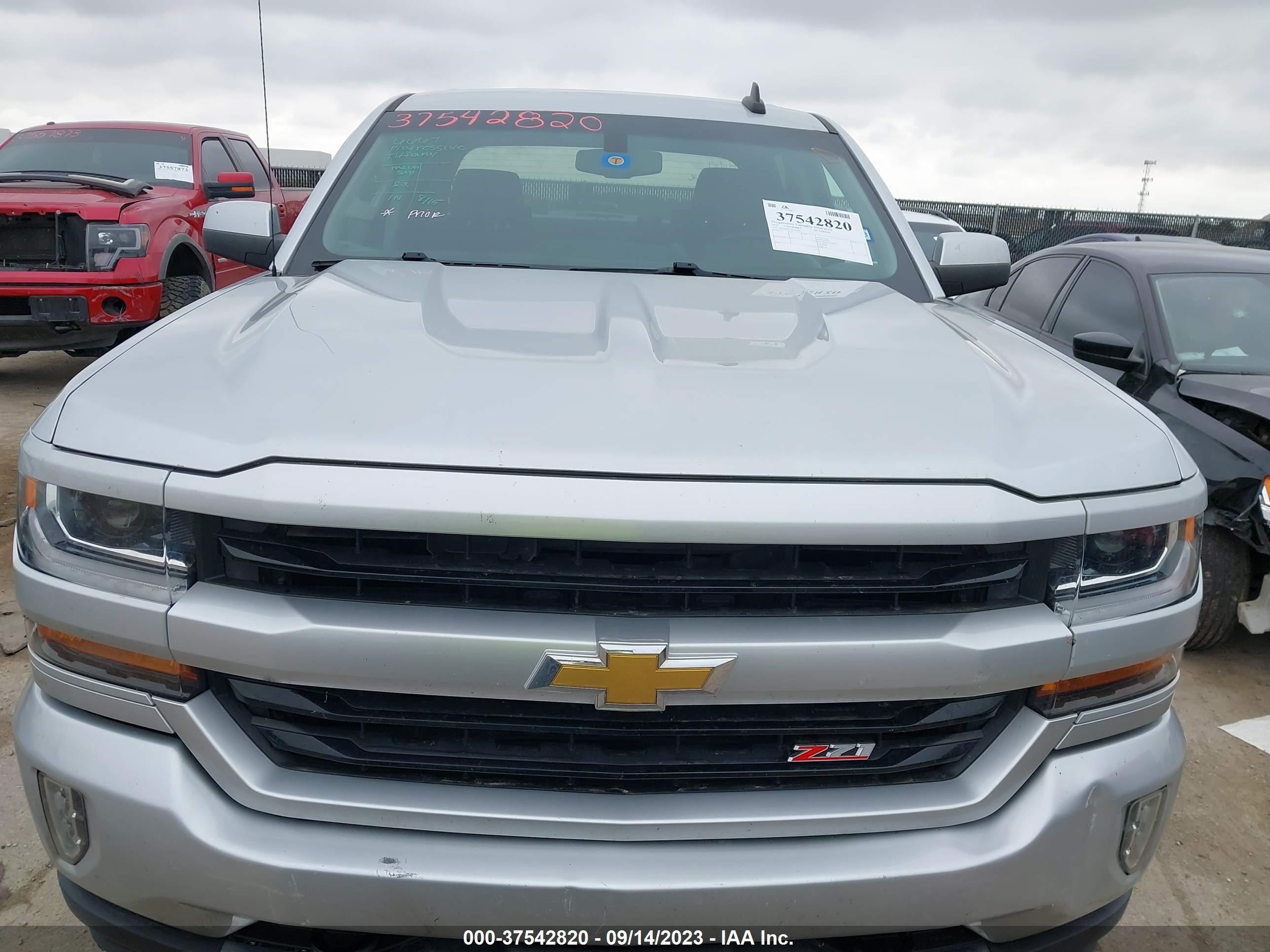 Photo 11 VIN: 3GCUKREC5JG418165 - CHEVROLET SILVERADO 