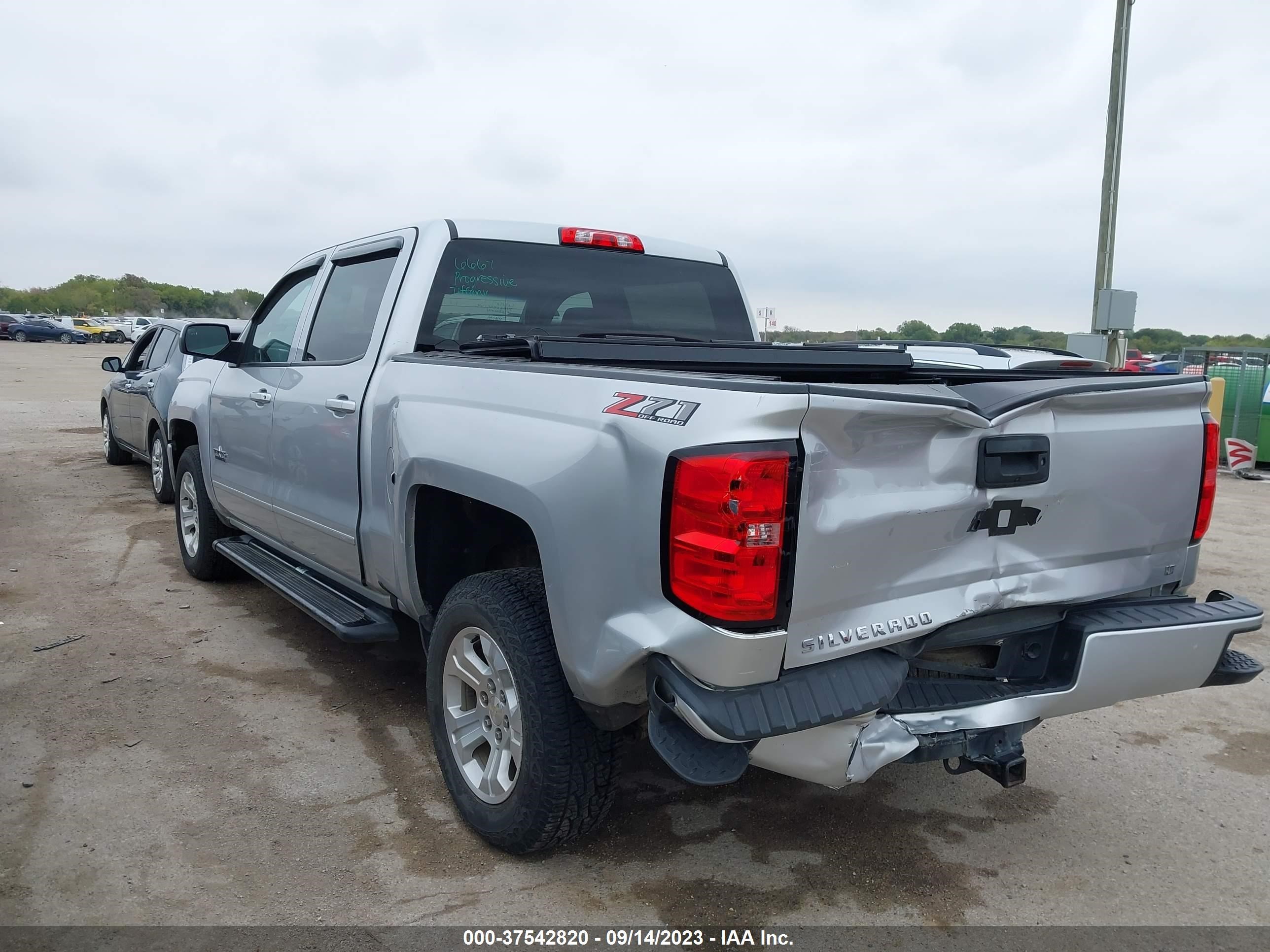 Photo 2 VIN: 3GCUKREC5JG418165 - CHEVROLET SILVERADO 