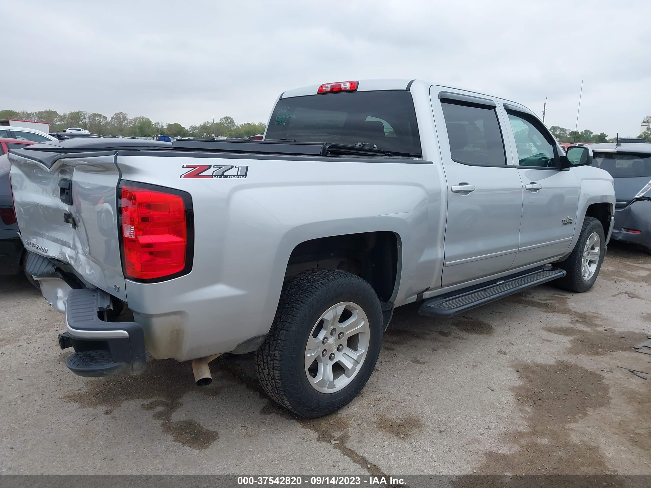 Photo 3 VIN: 3GCUKREC5JG418165 - CHEVROLET SILVERADO 