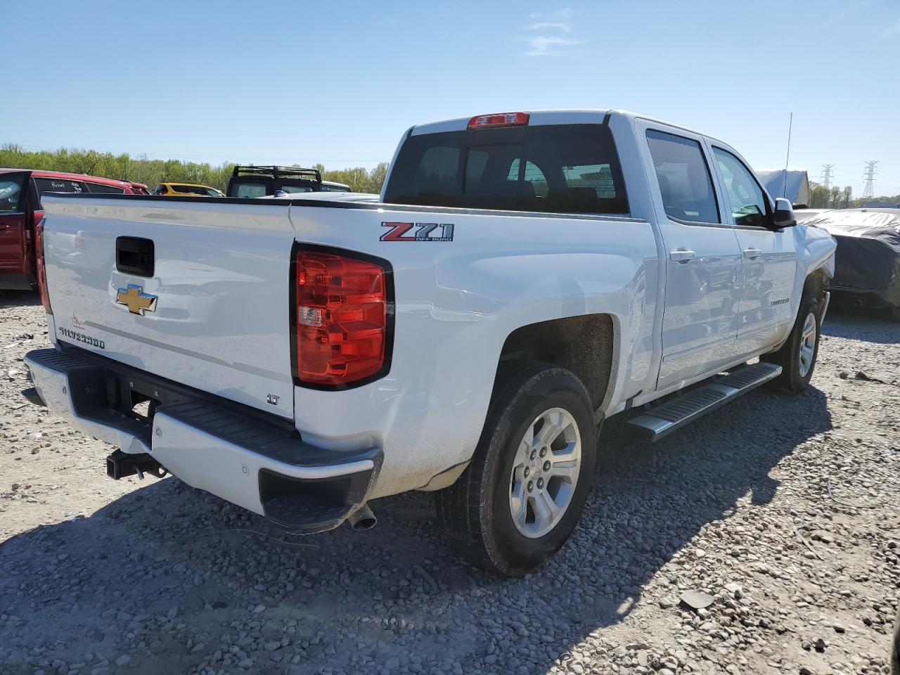 Photo 2 VIN: 3GCUKREC5JG579129 - CHEVROLET SILVERADO 