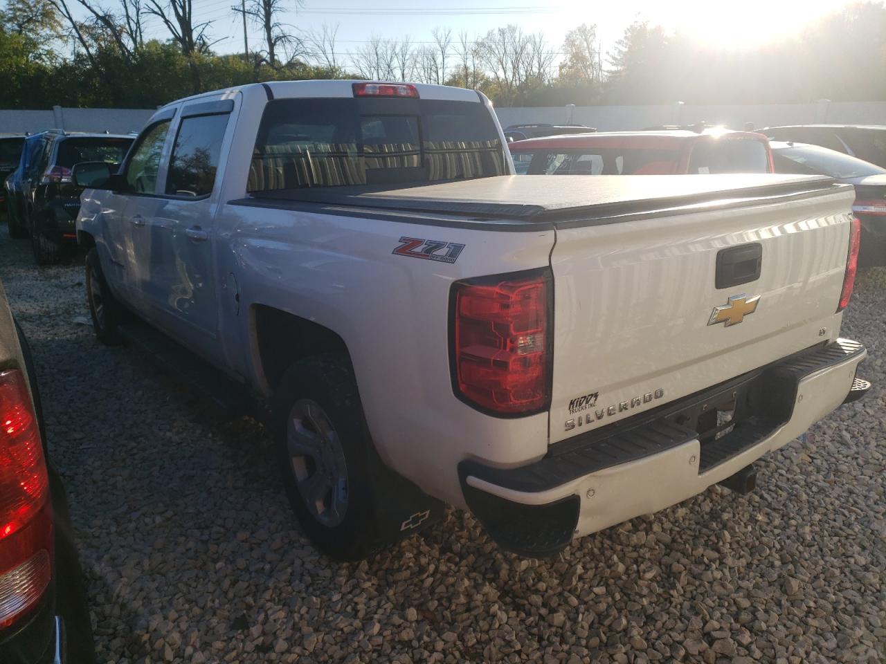 Photo 1 VIN: 3GCUKREC6GG241358 - CHEVROLET SILVERADO 