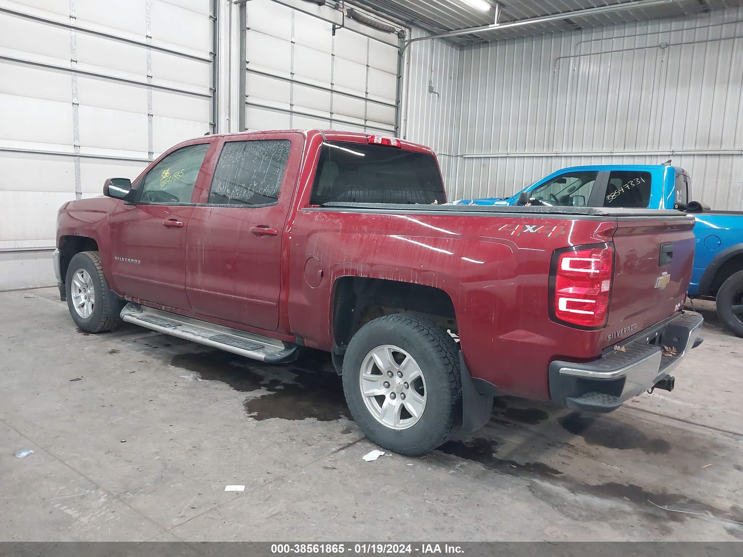 Photo 2 VIN: 3GCUKREC6JG217780 - CHEVROLET SILVERADO 