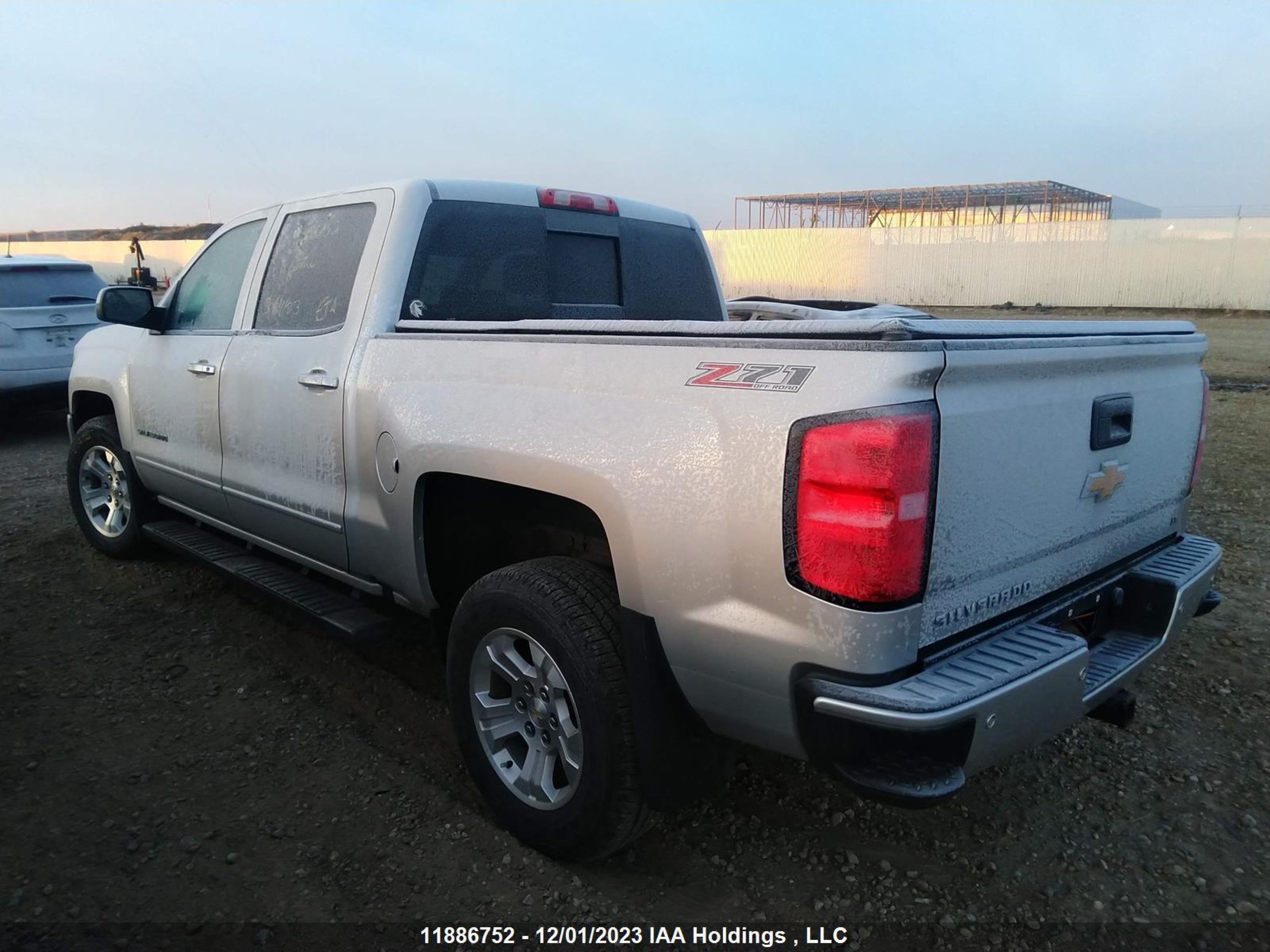 Photo 2 VIN: 3GCUKREC7HG115429 - CHEVROLET SILVERADO 