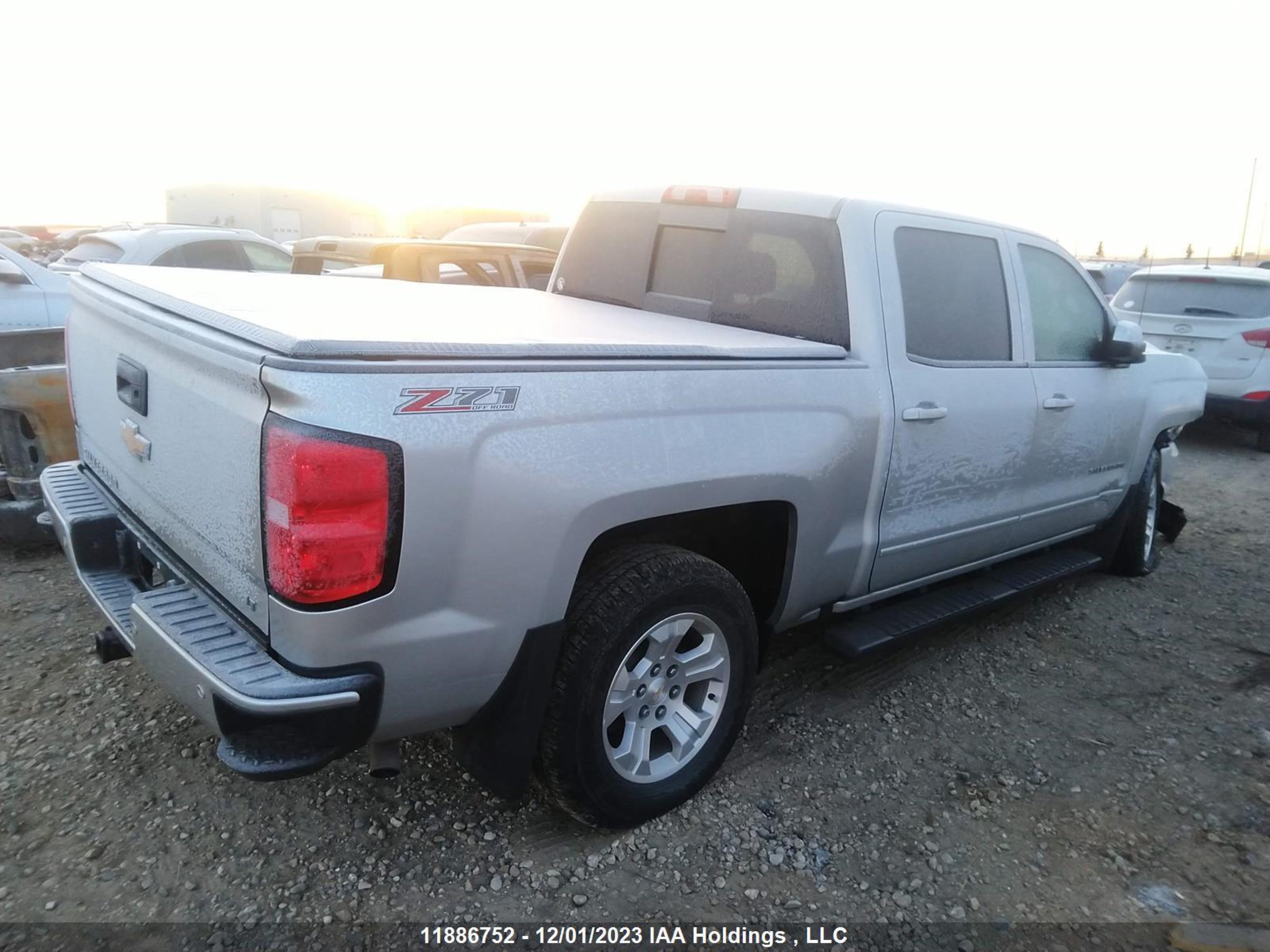 Photo 3 VIN: 3GCUKREC7HG115429 - CHEVROLET SILVERADO 