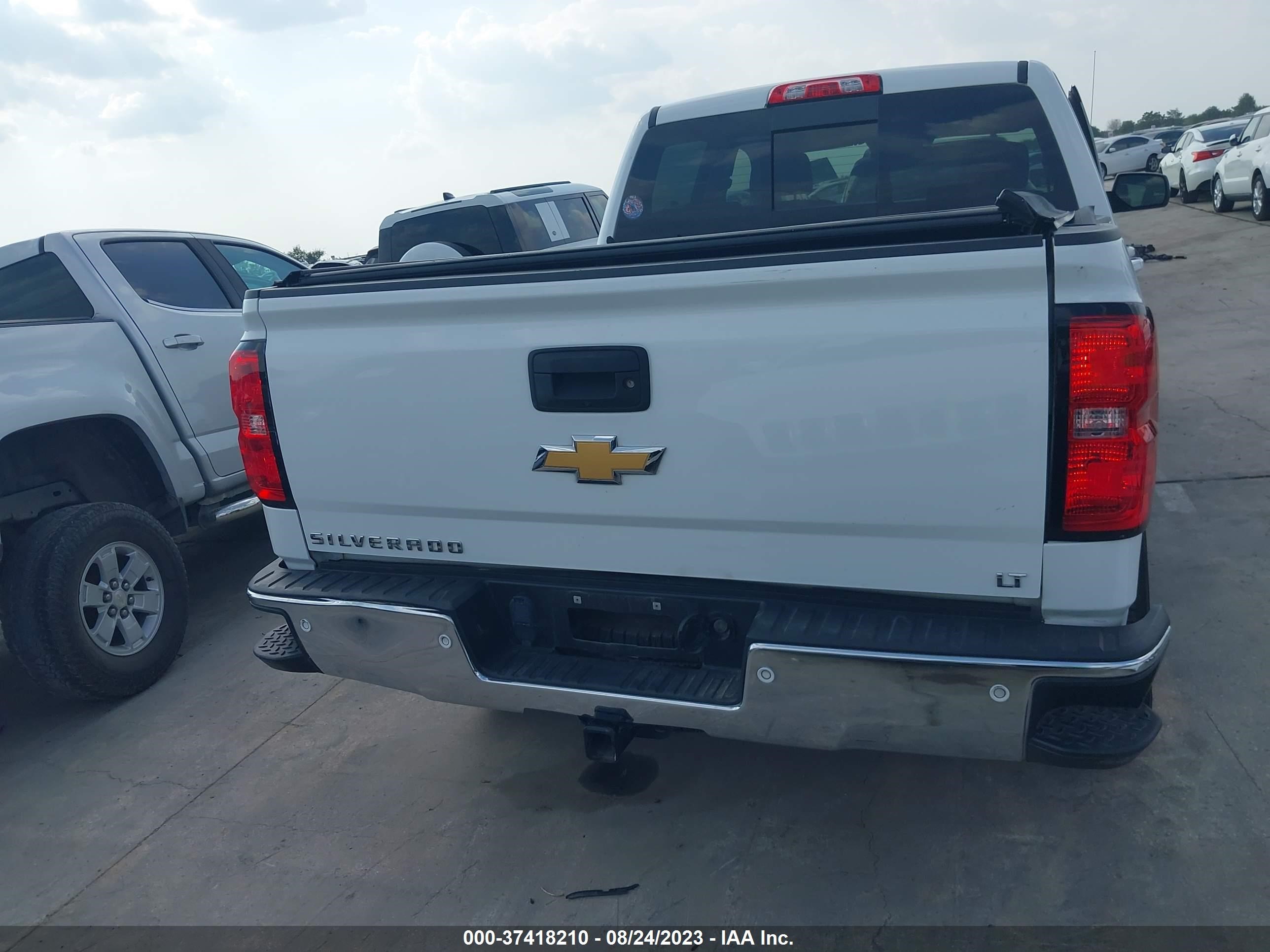 Photo 16 VIN: 3GCUKREC7JG142913 - CHEVROLET SILVERADO 